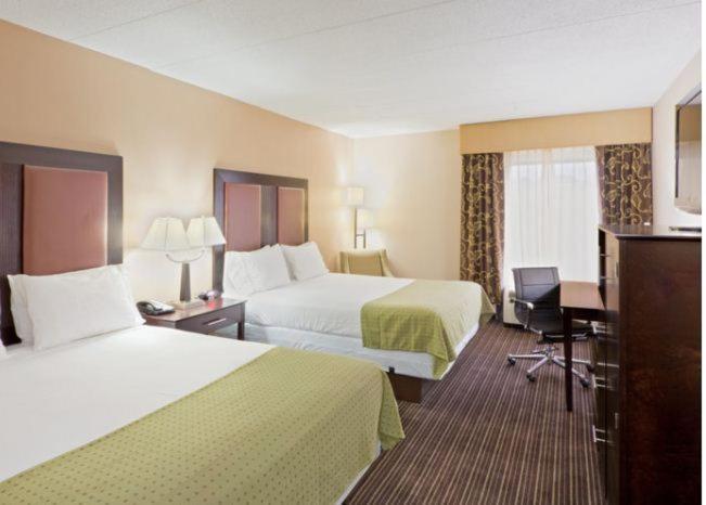 Holiday Inn Express Hotel & Suites Charleston-Southridge by IHG photo 2