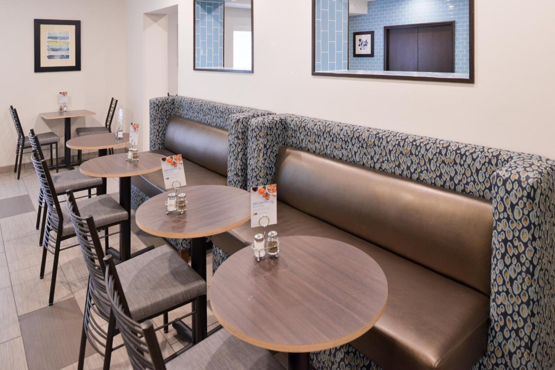 Holiday Inn Express Hotel & Suites Sioux Falls At Empire Mall by IHG photo 59