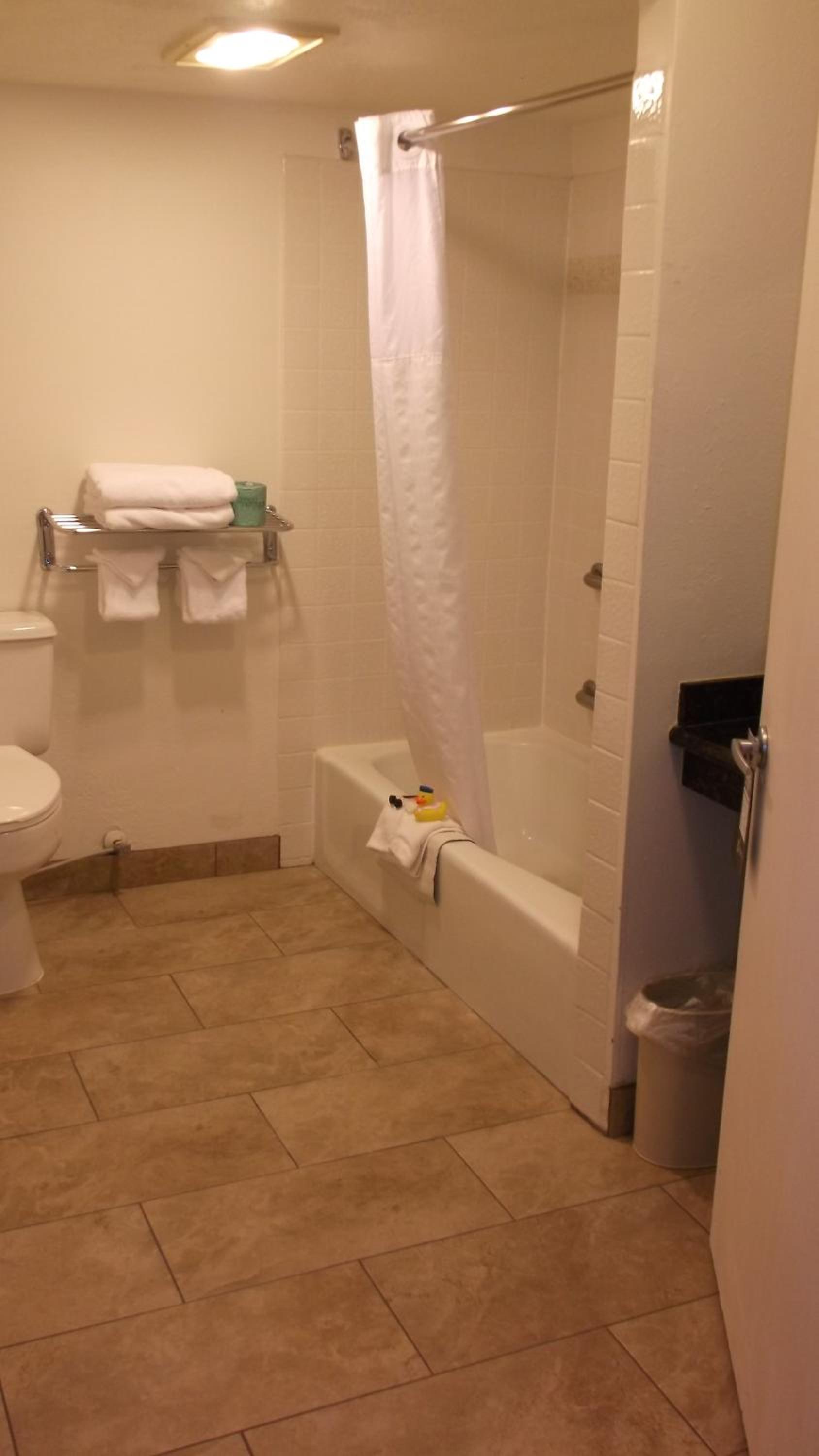 Super 8 by Wyndham Salina/Scenic Hills Area photo 22