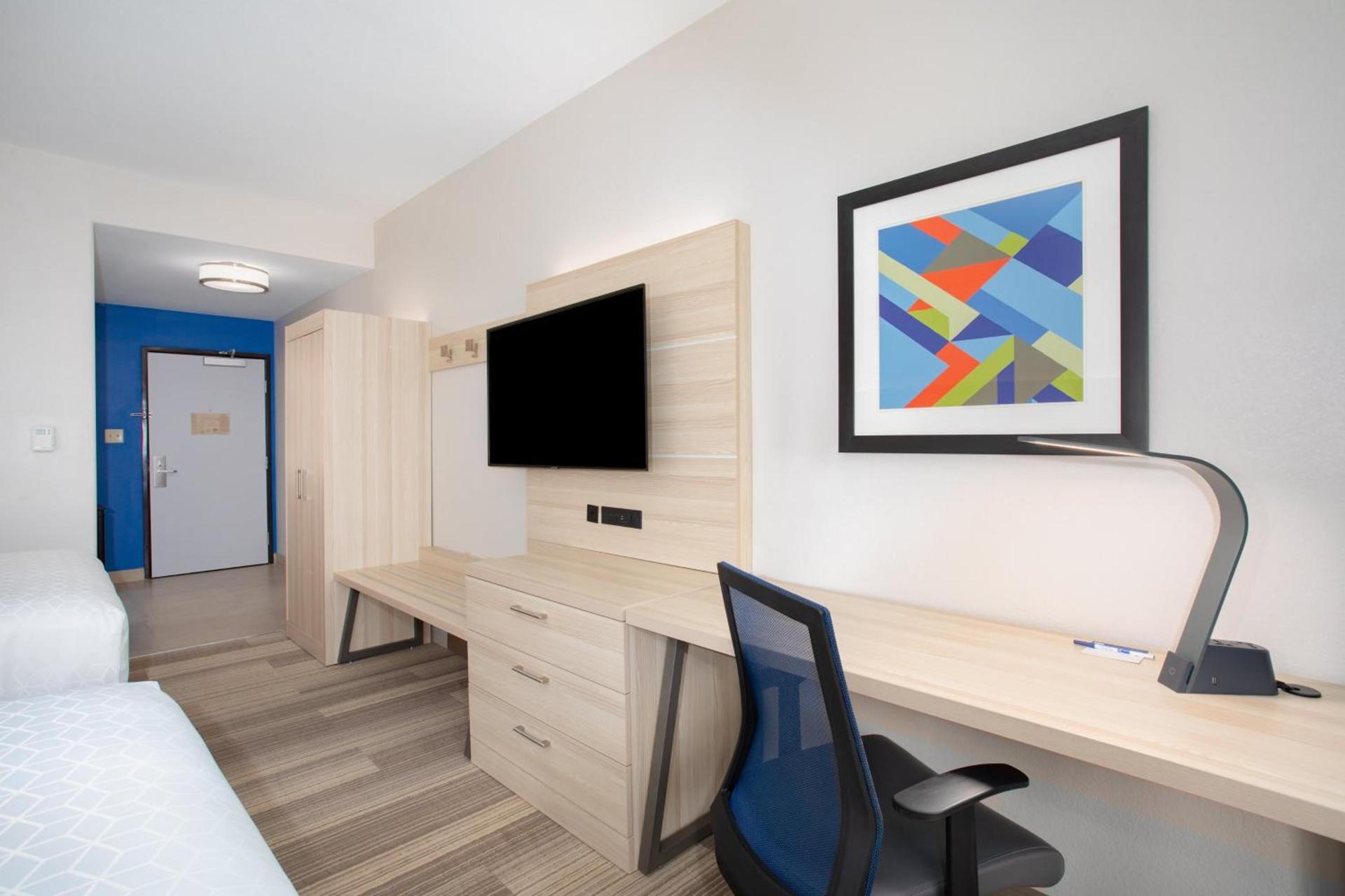 Holiday Inn Express & Suites Phoenix Glendale Dist by IHG photo 44