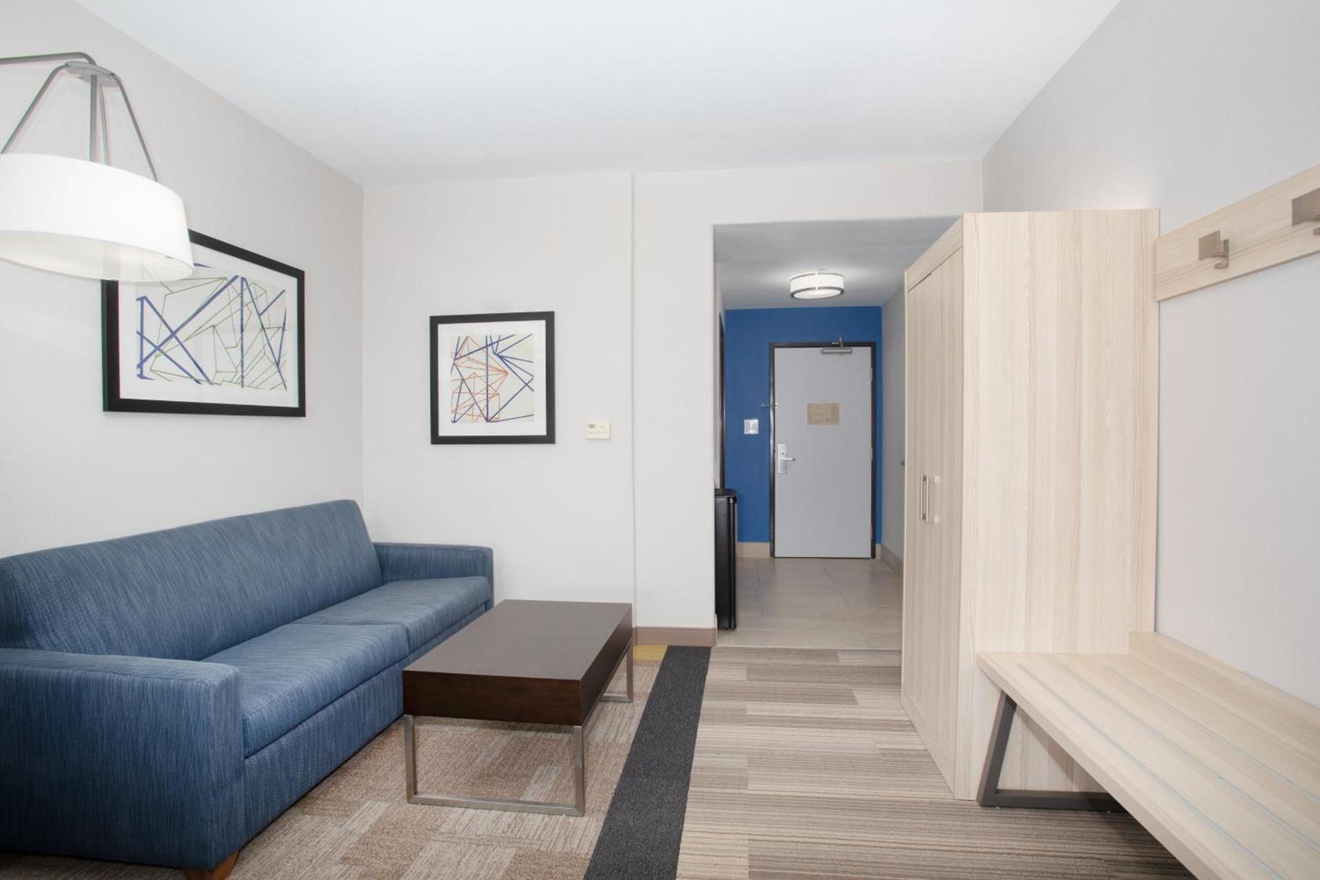 Holiday Inn Express & Suites Phoenix Glendale Dist by IHG photo 53