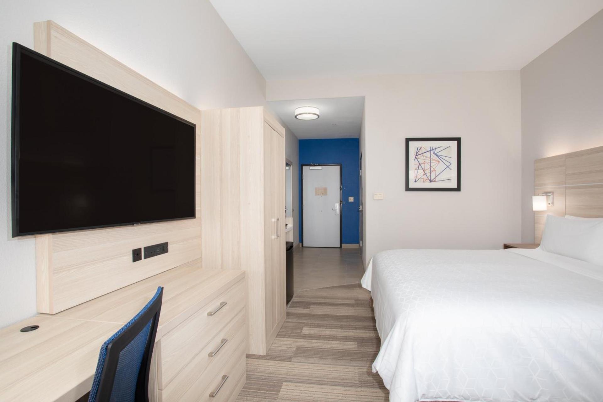 Holiday Inn Express & Suites Phoenix Glendale Dist by IHG photo 63