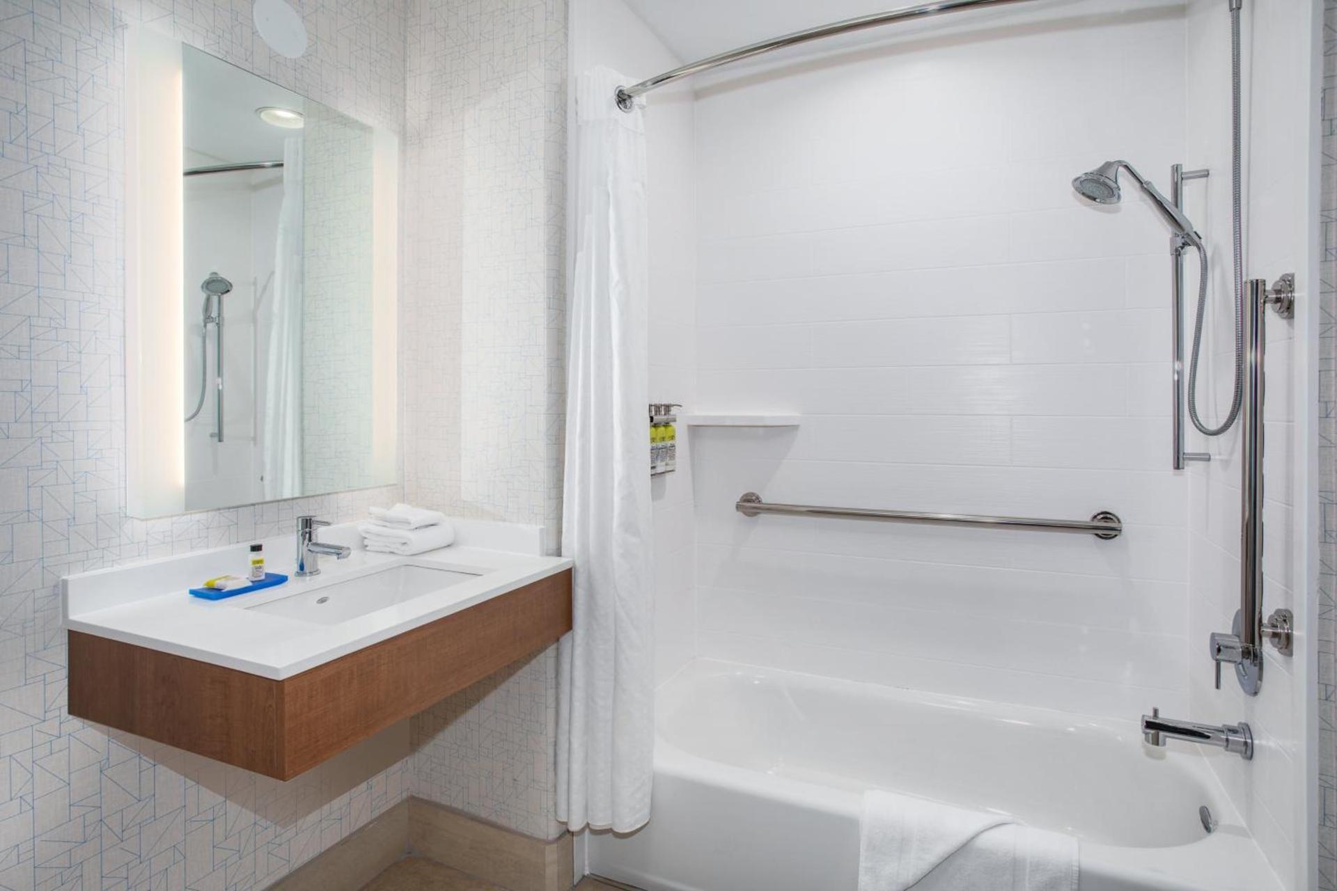 Holiday Inn Express & Suites Phoenix Glendale Dist by IHG photo 41