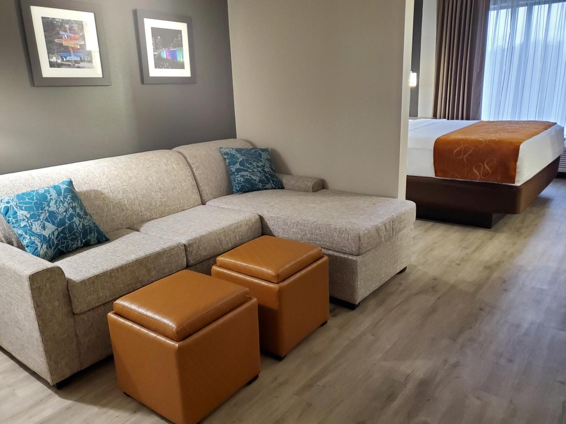 Comfort Suites Northlake photo 45