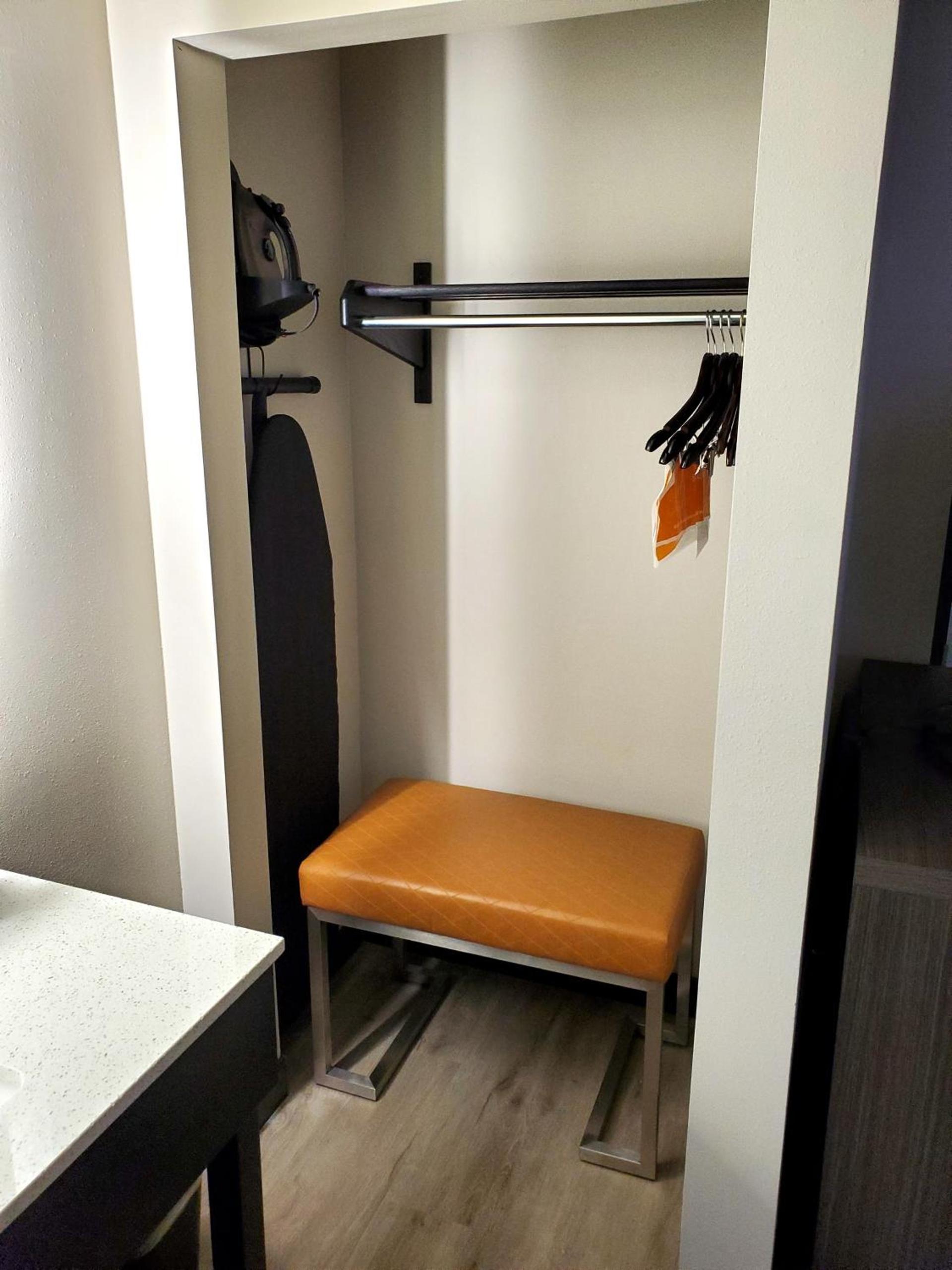 Comfort Suites Northlake photo 40