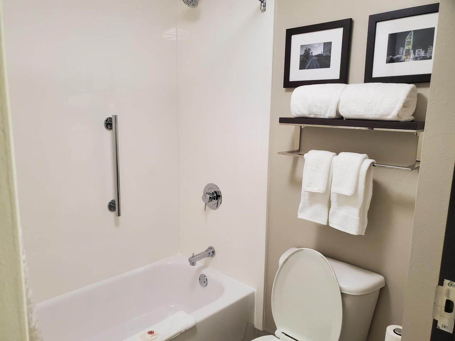 Comfort Suites Northlake photo 46