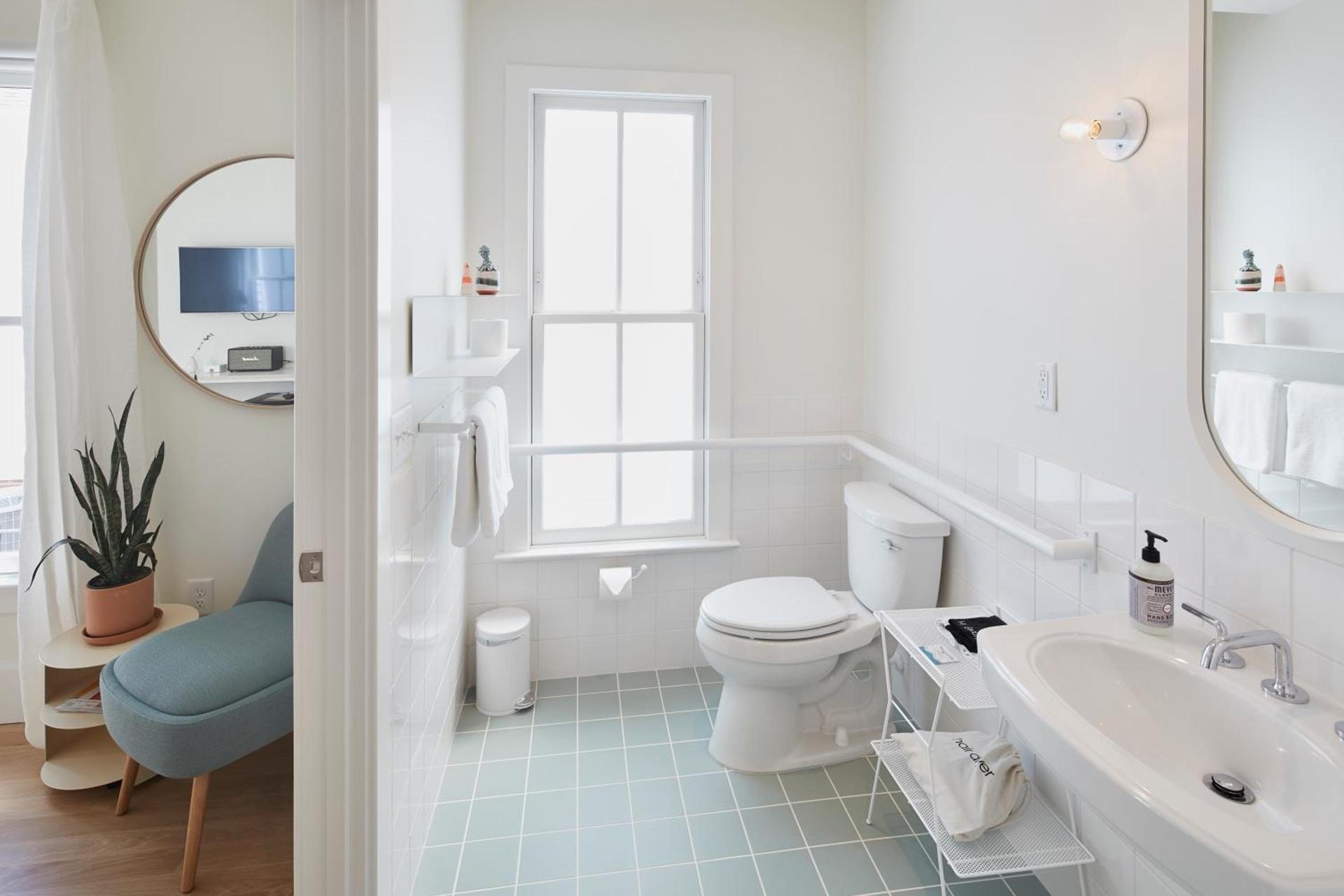 Guest House Raleigh- Adults Only photo 17