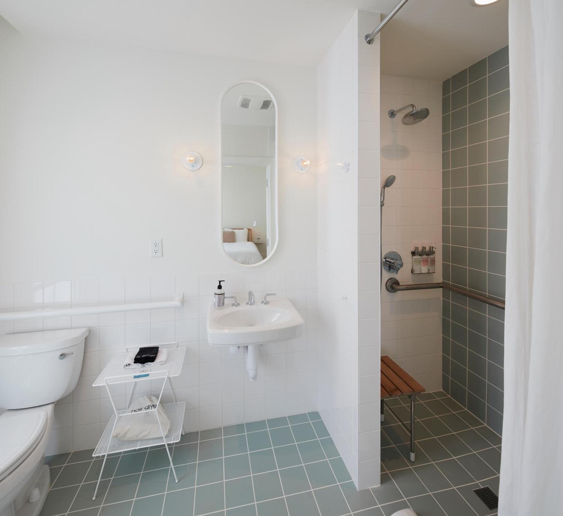 Guest House Raleigh- Adults Only photo 4