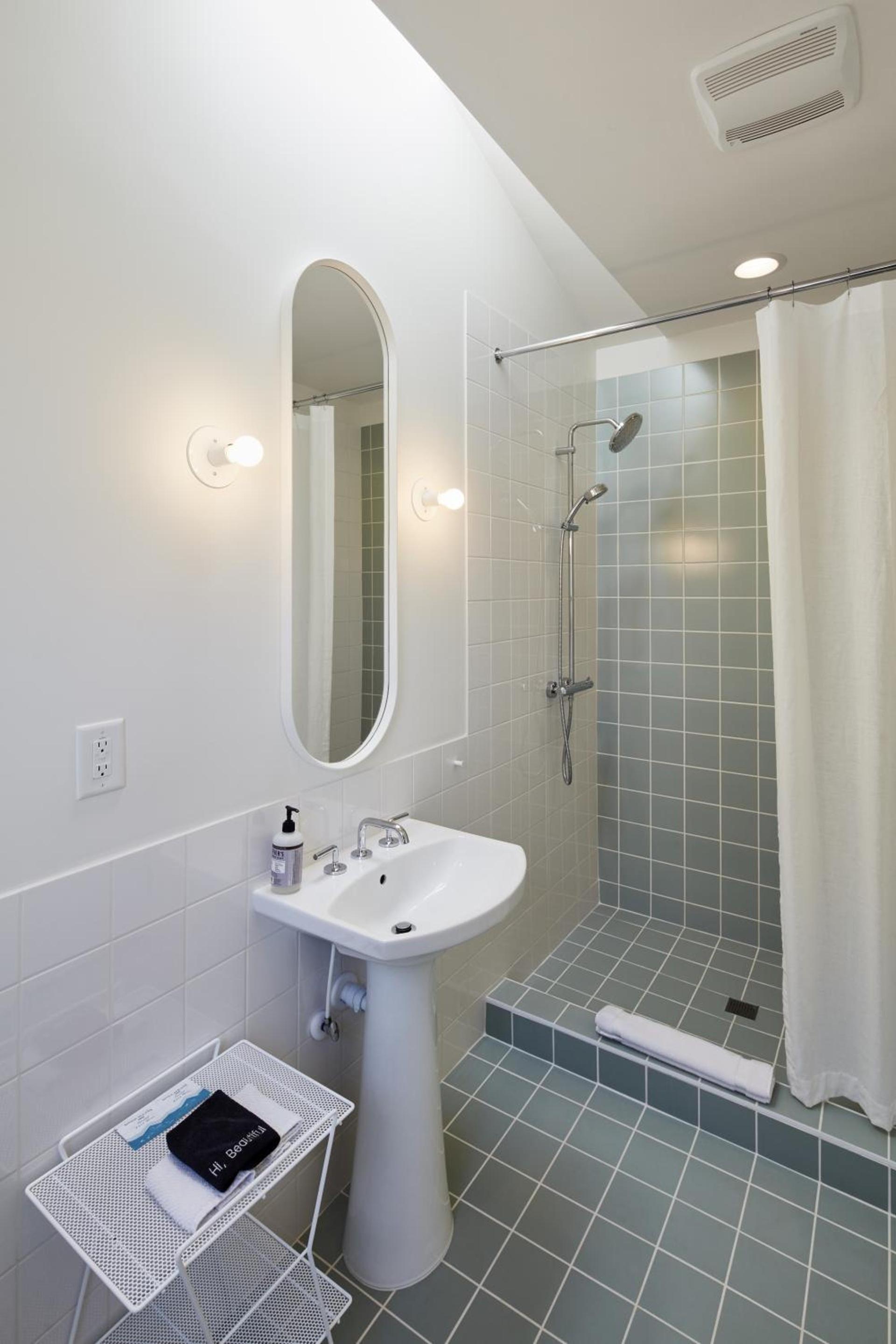 Guest House Raleigh- Adults Only photo 11