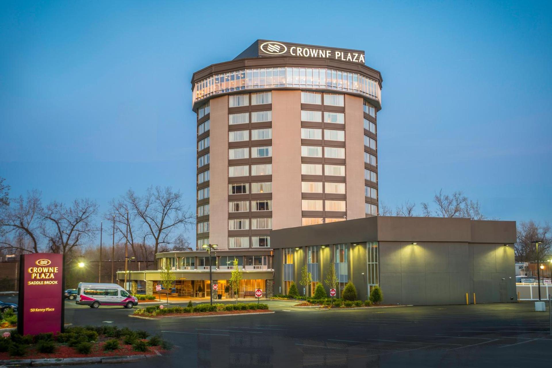 Crowne Plaza Saddle Brook by IHG photo 1