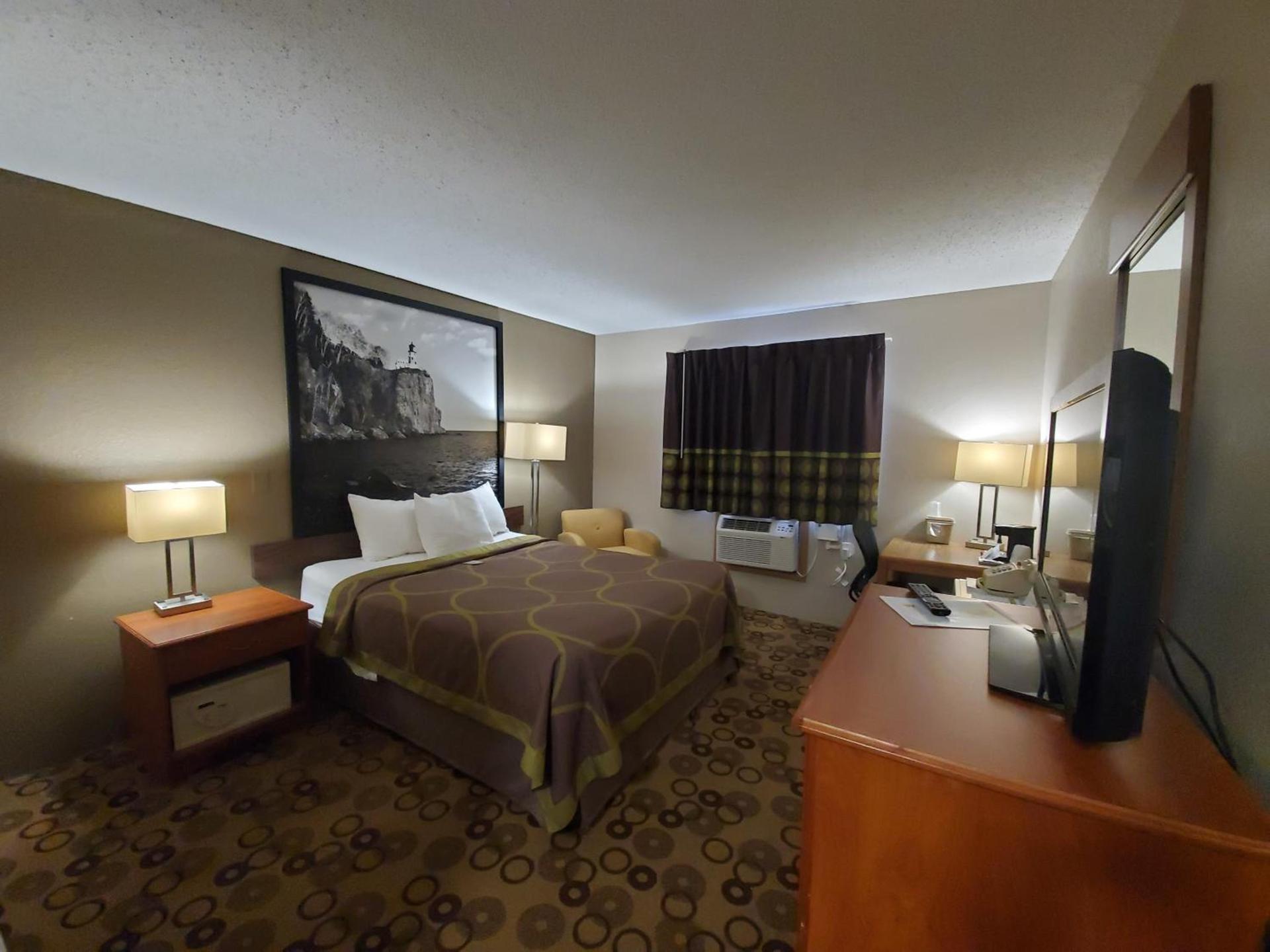 Super 8 by Wyndham Blue Earth photo 44