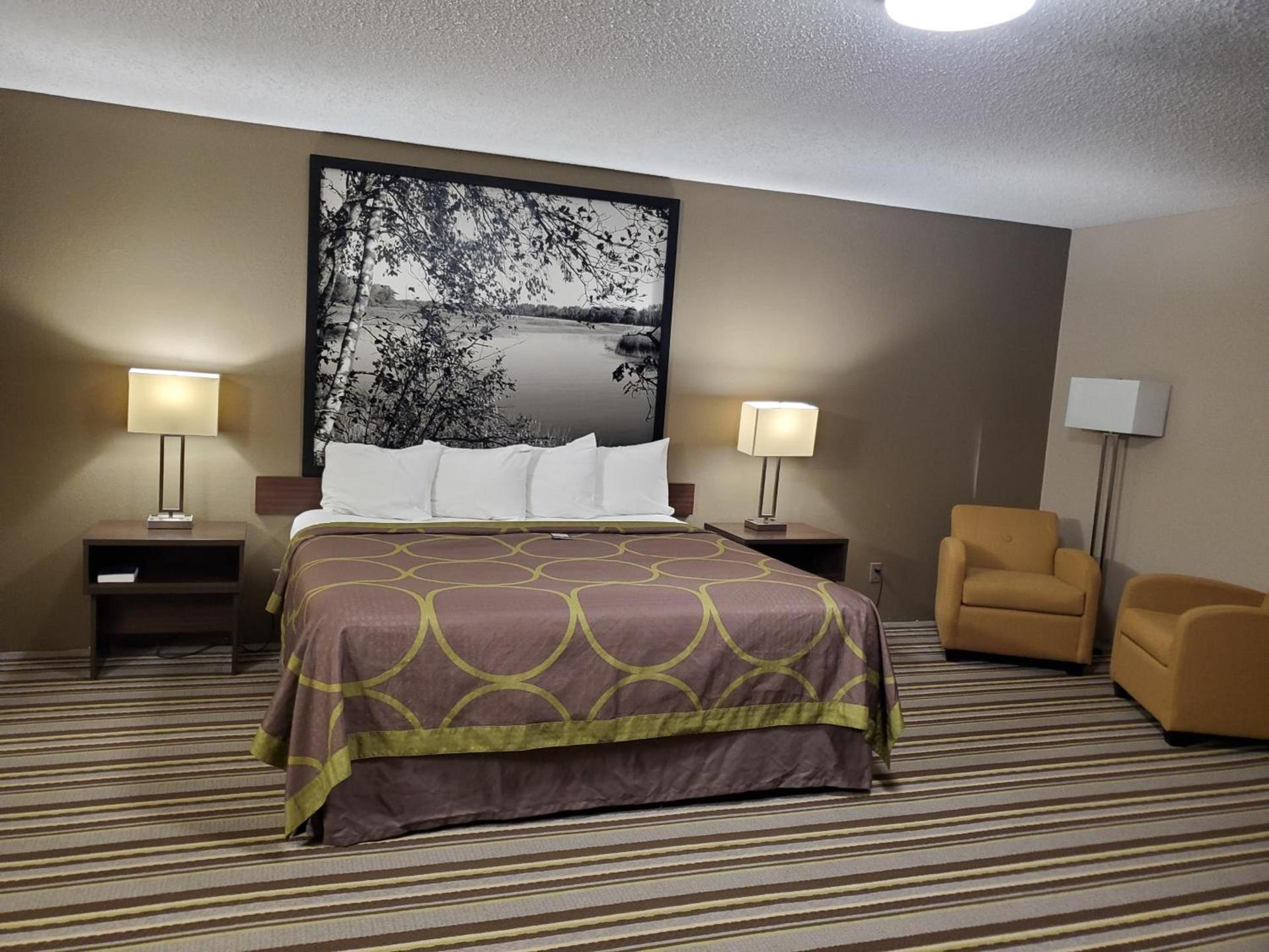 Super 8 by Wyndham Blue Earth photo 43