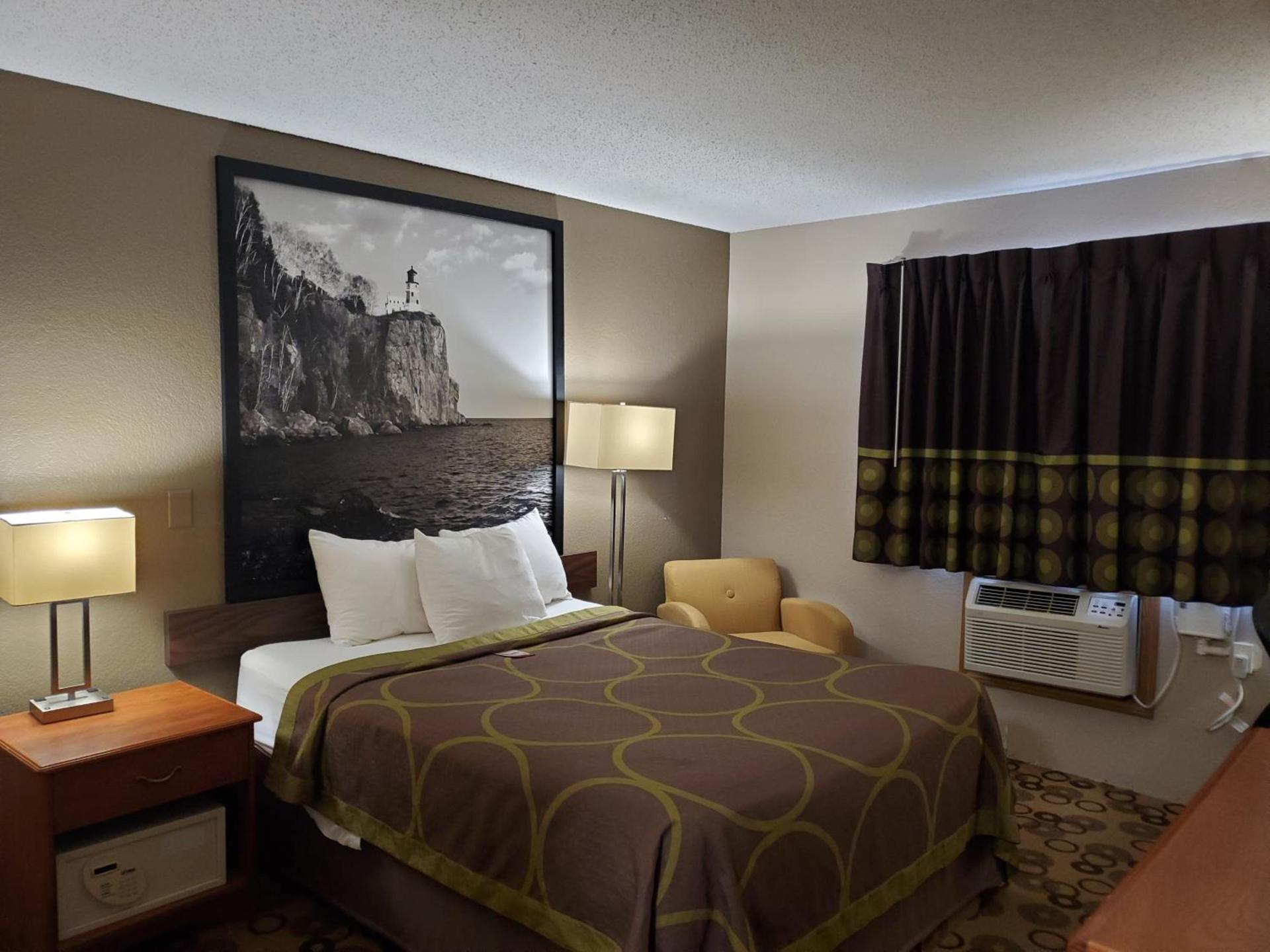 Super 8 by Wyndham Blue Earth photo 40