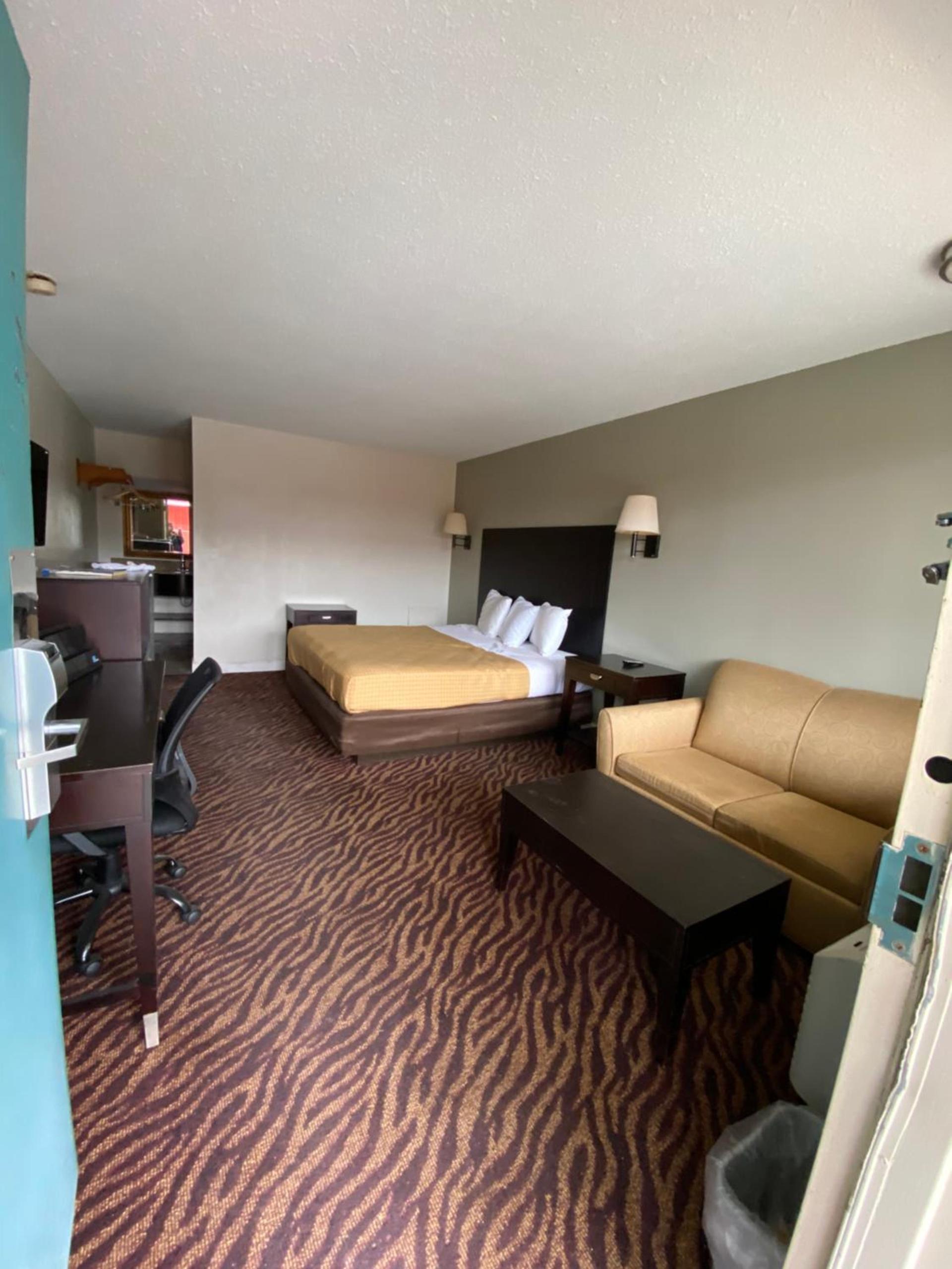 Red Carpet Inn & Suites - Danville photo 39