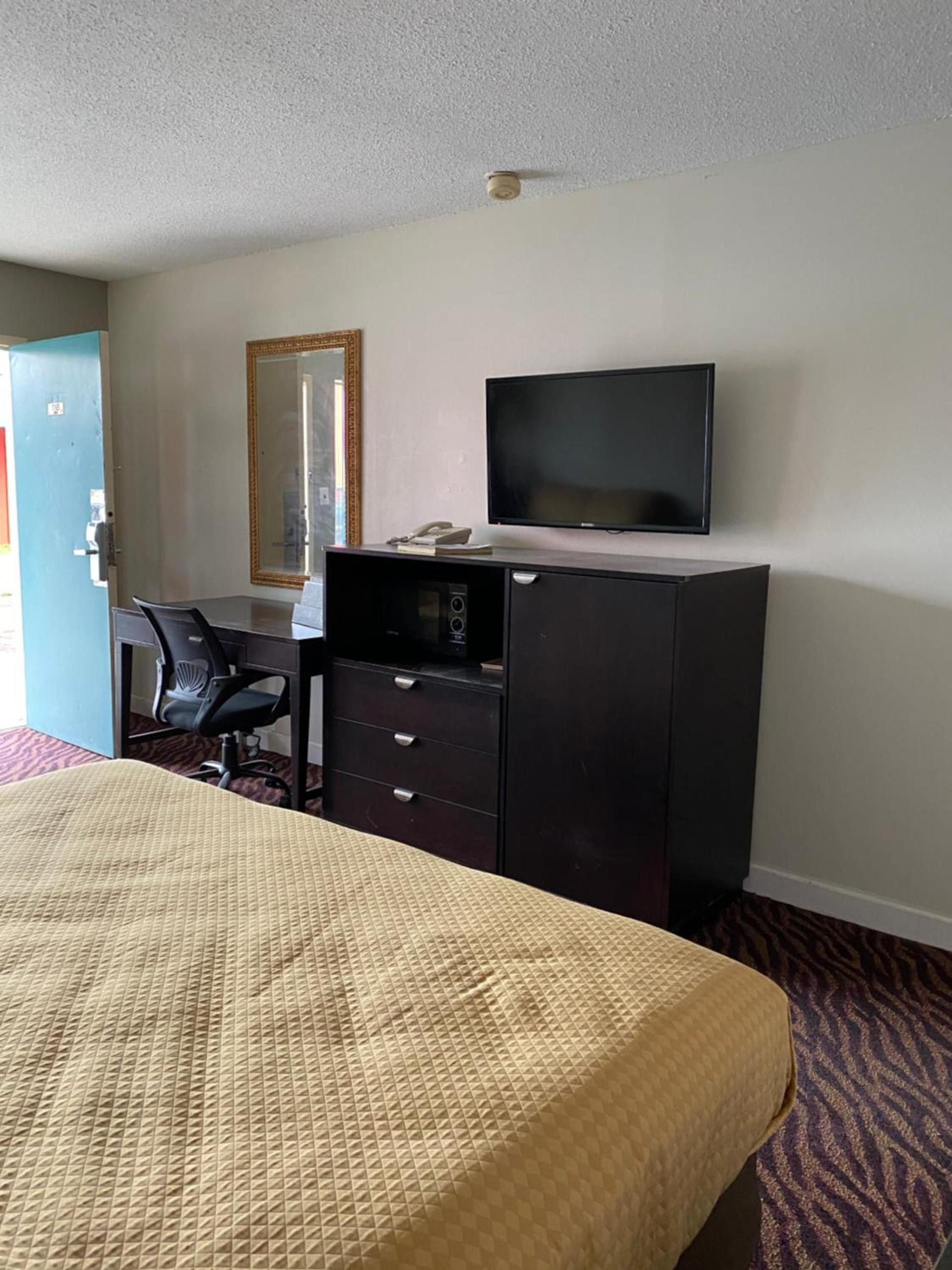 Red Carpet Inn & Suites - Danville photo 38