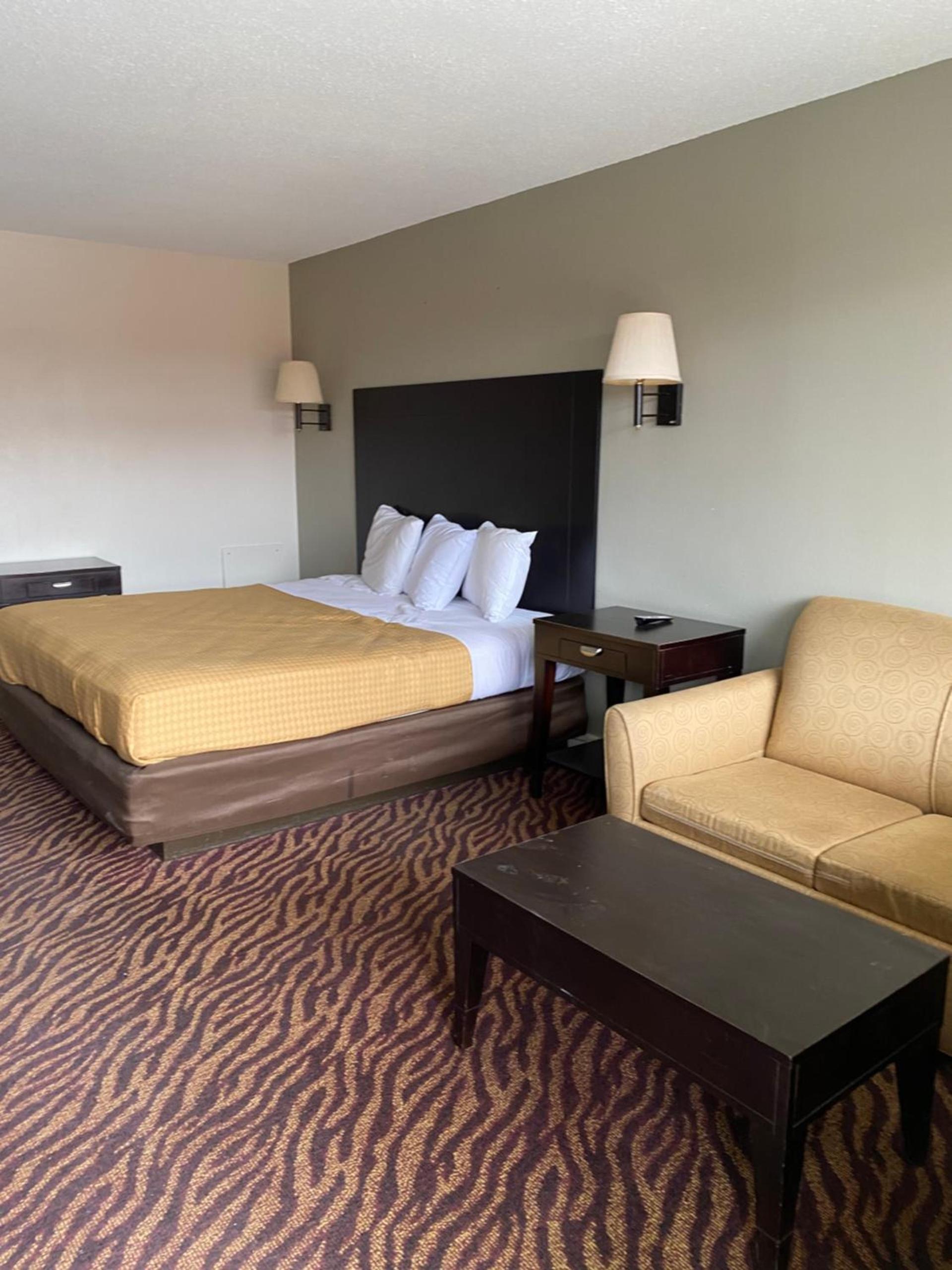 Red Carpet Inn & Suites - Danville photo 37