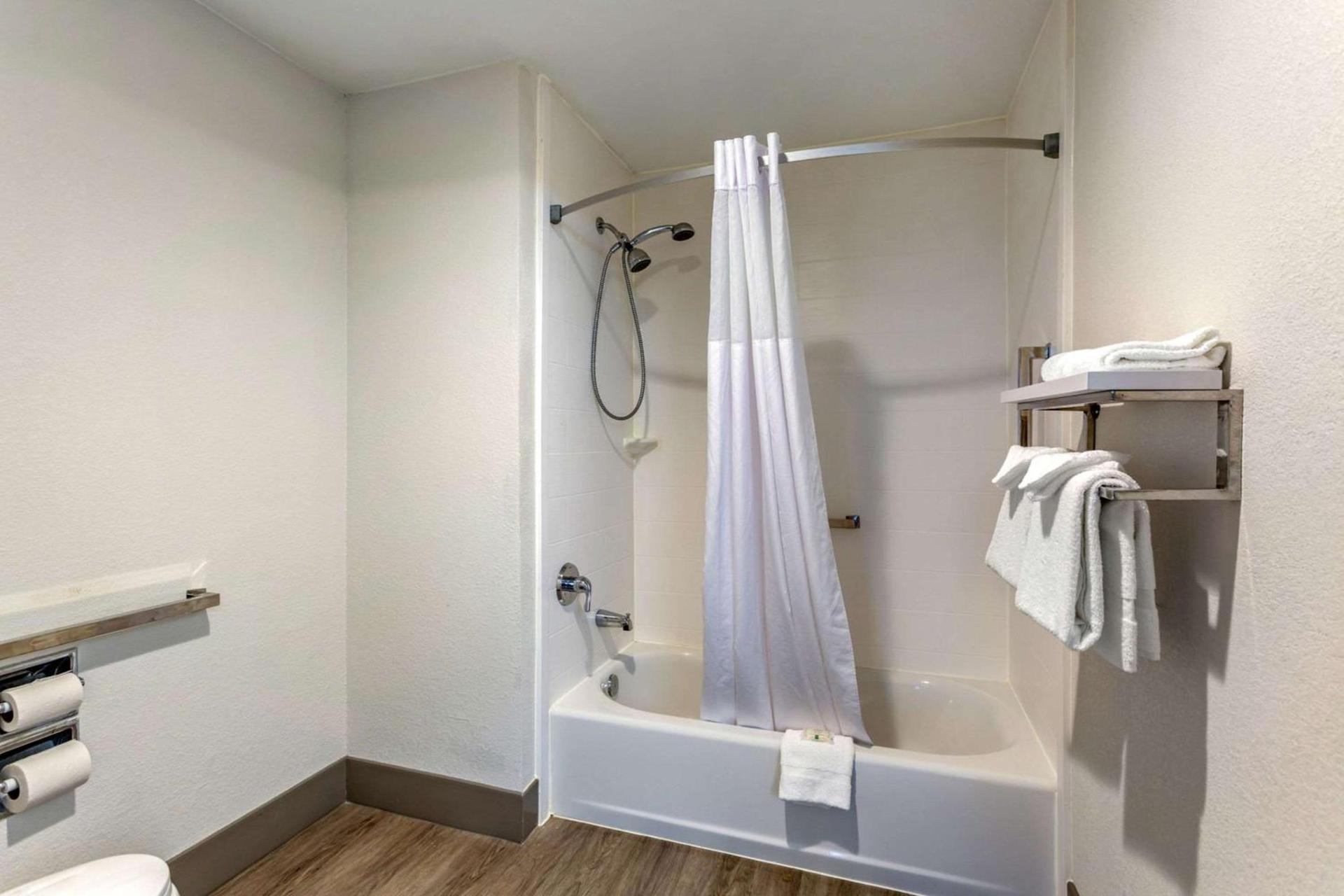 Quality Inn Murfreesboro-University Area photo 24