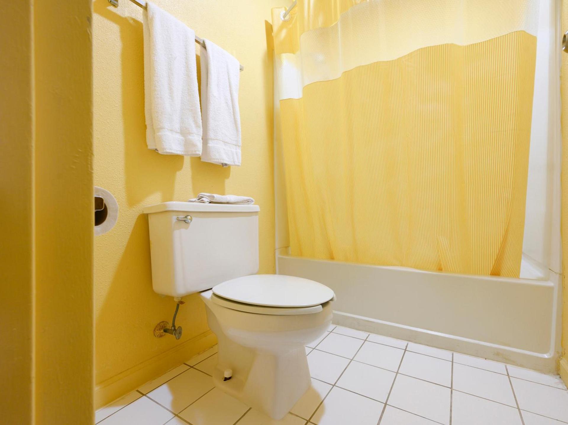OYO Hotel Williamston photo 11