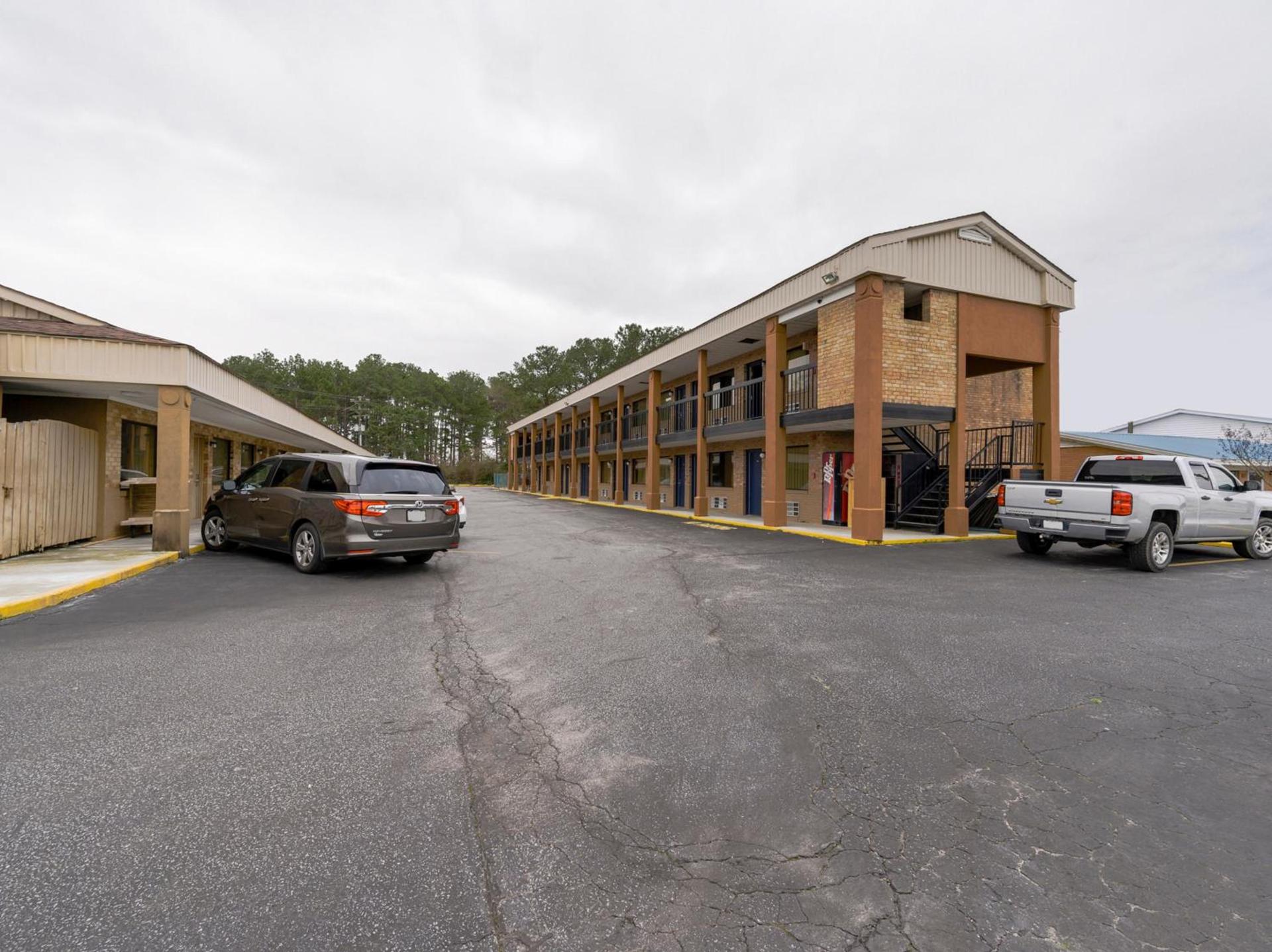 OYO Hotel Williamston photo 17