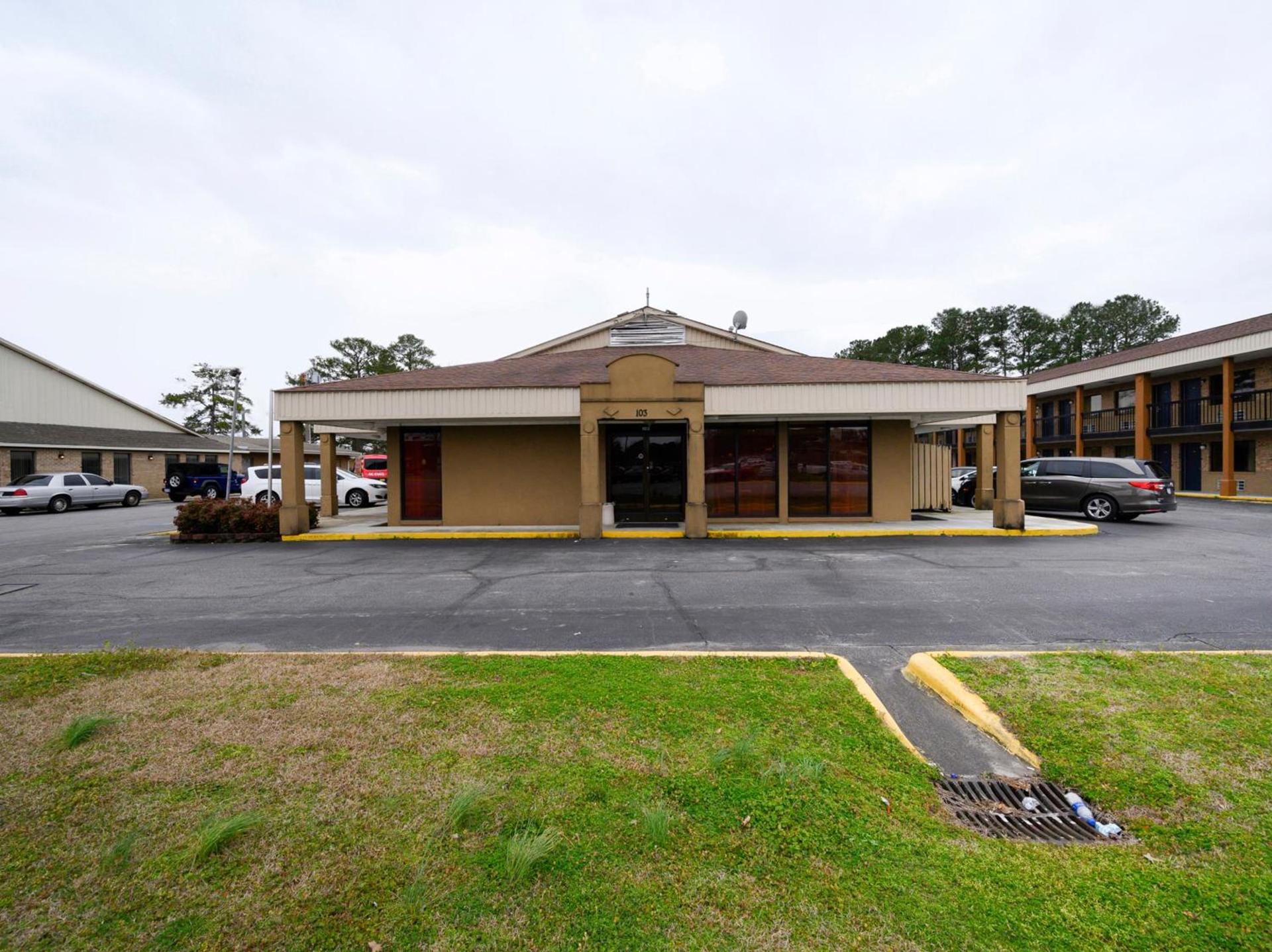 OYO Hotel Williamston photo 14
