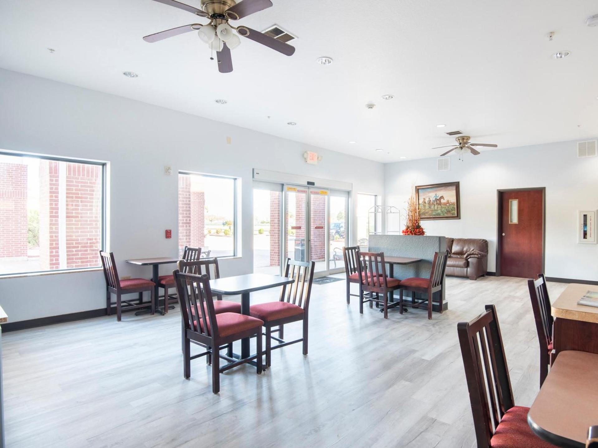 OYO Townhouse Clute Lake Jackson photo 41