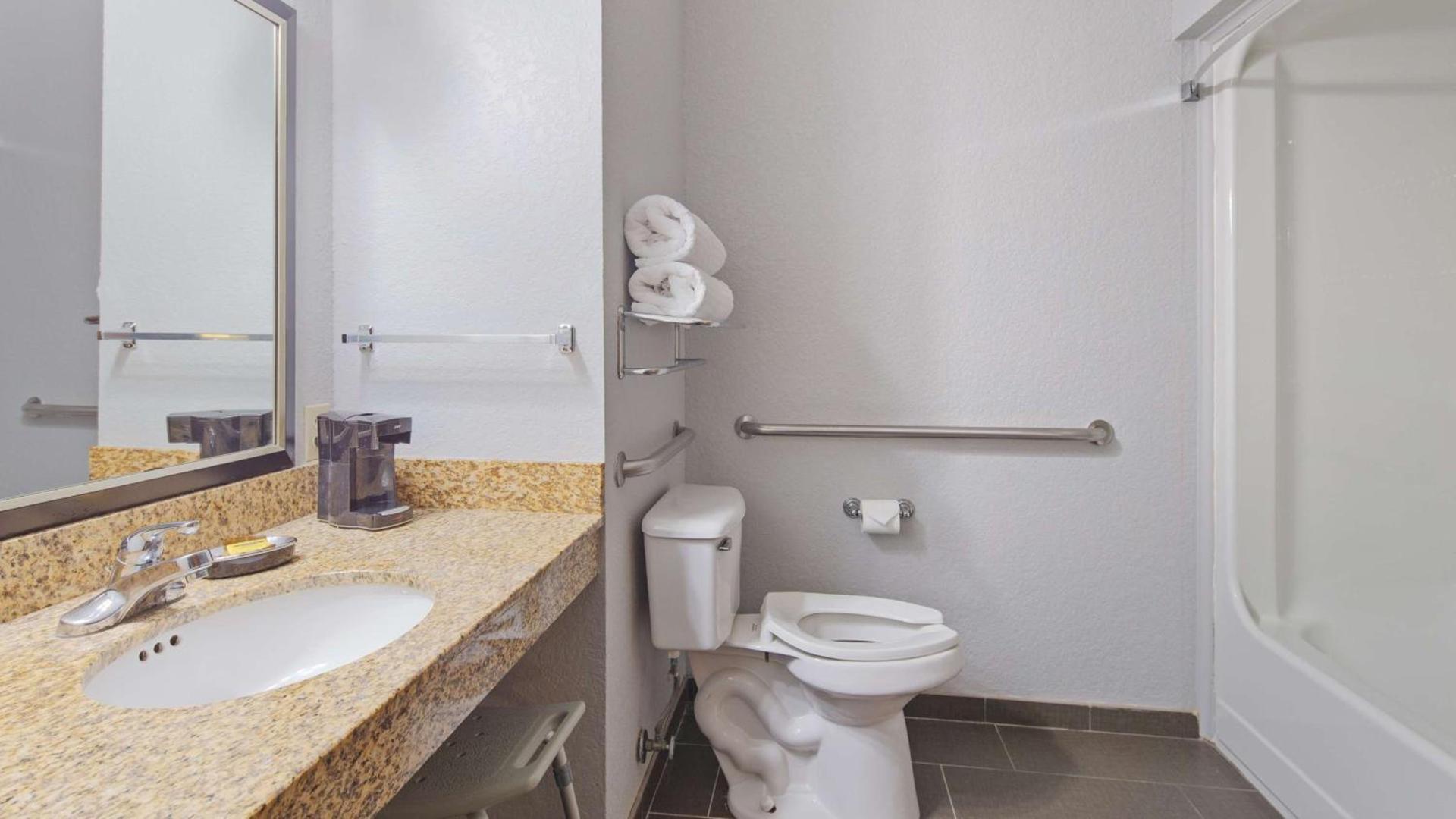 Best Western Plus Fredericksburg photo 17