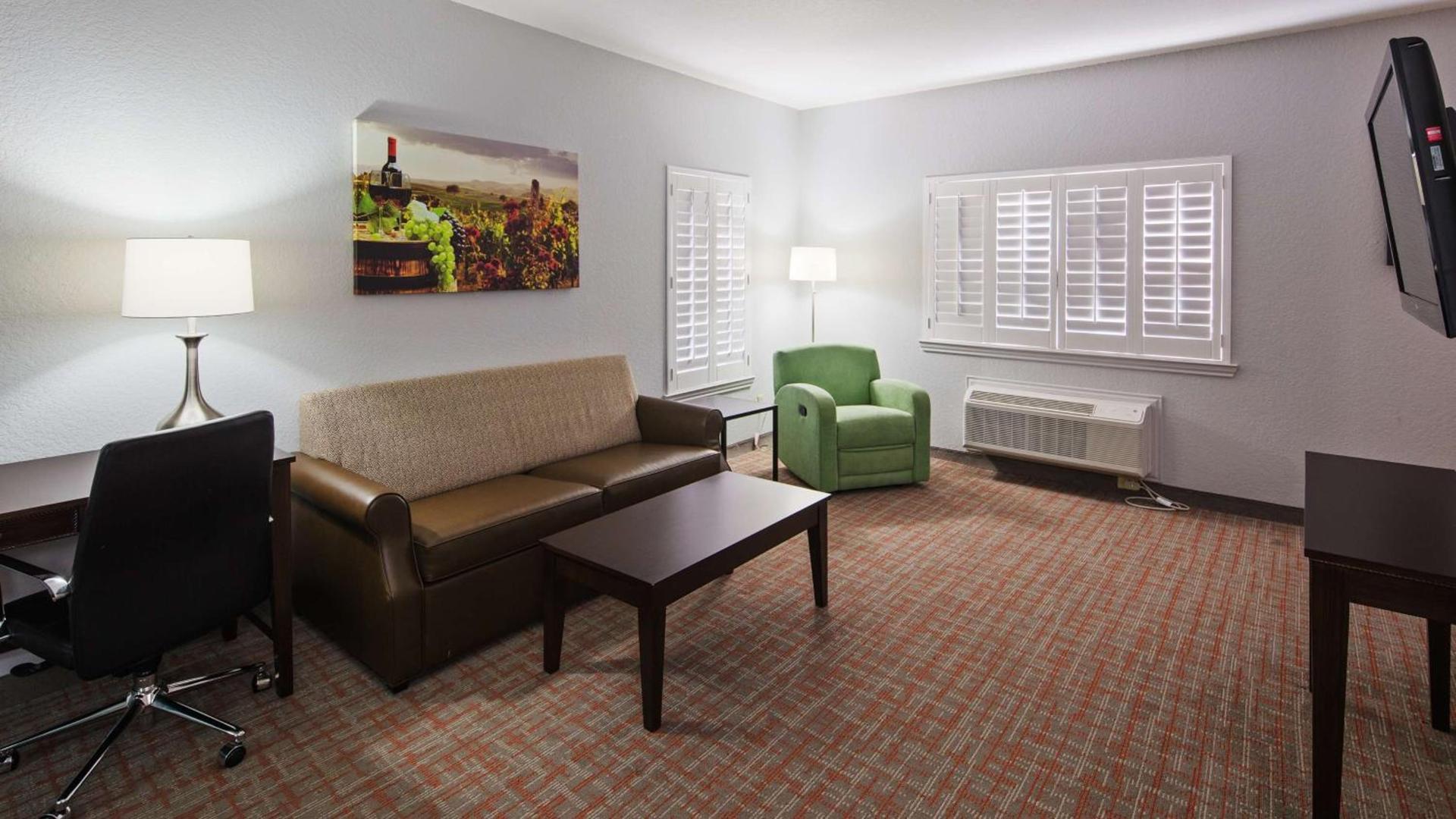 Best Western Plus Fredericksburg photo 14