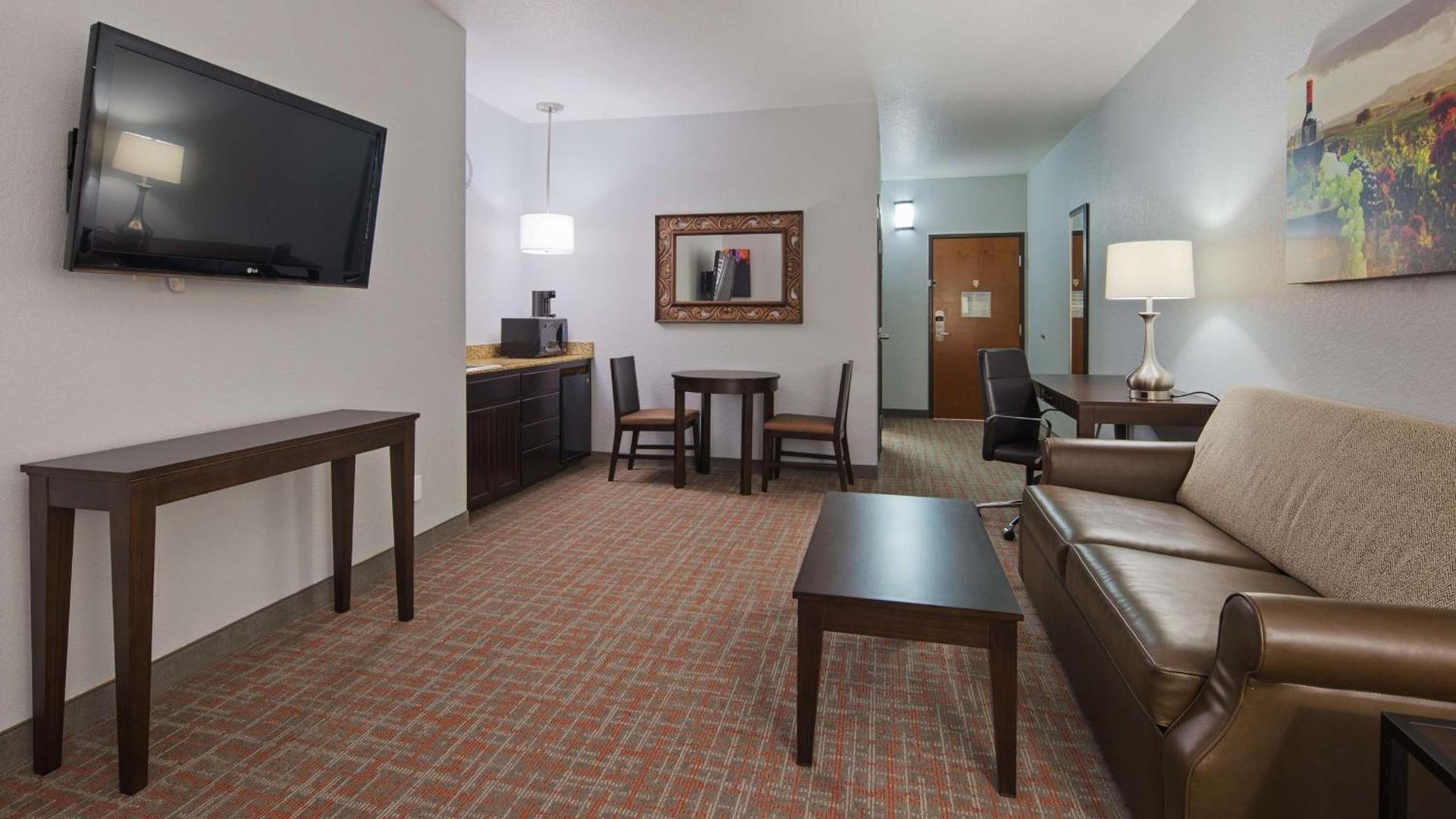Best Western Plus Fredericksburg photo 5