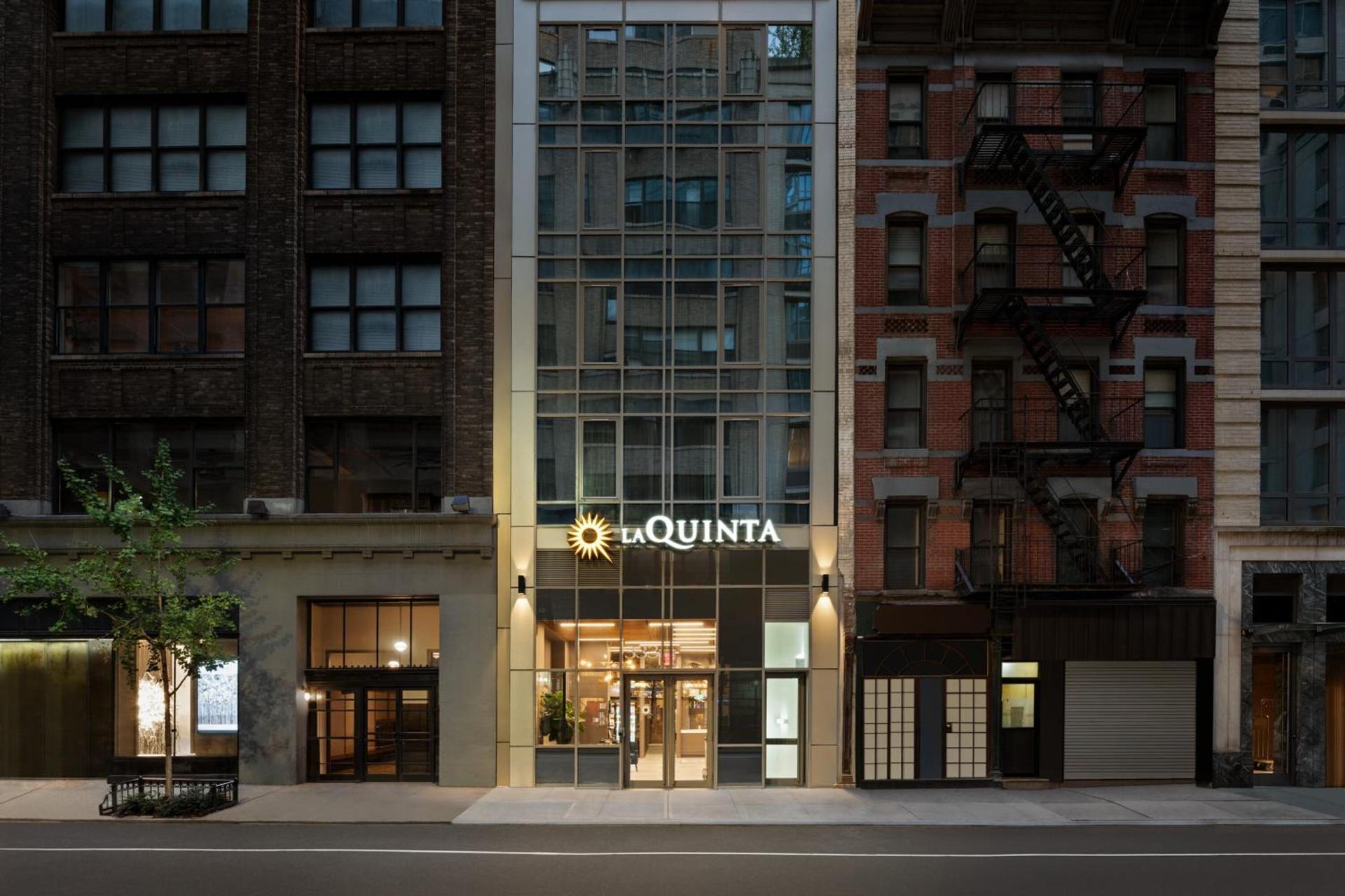 La Quinta by Wyndham Time Square South photo 1