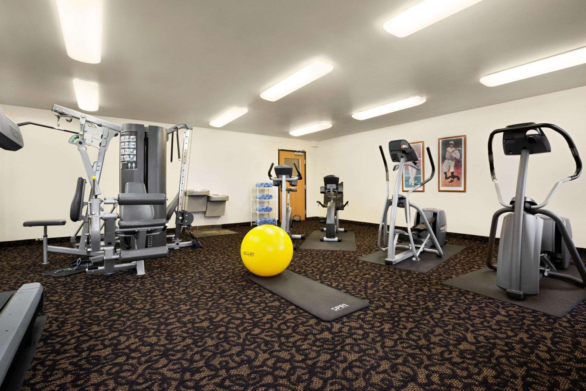 Baymont by Wyndham Fremont photo 35
