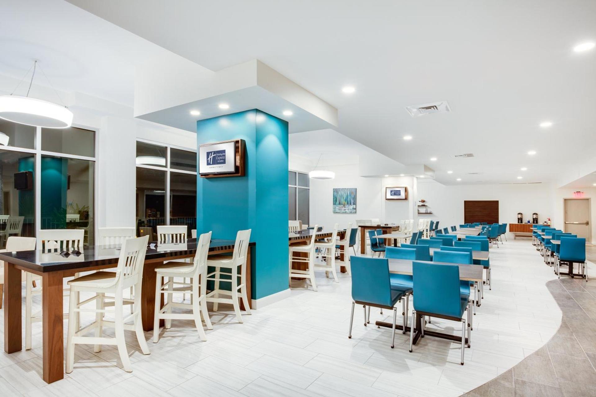 Holiday Inn Express & Suites Panama City Beach - Beachfront by IHG photo 3