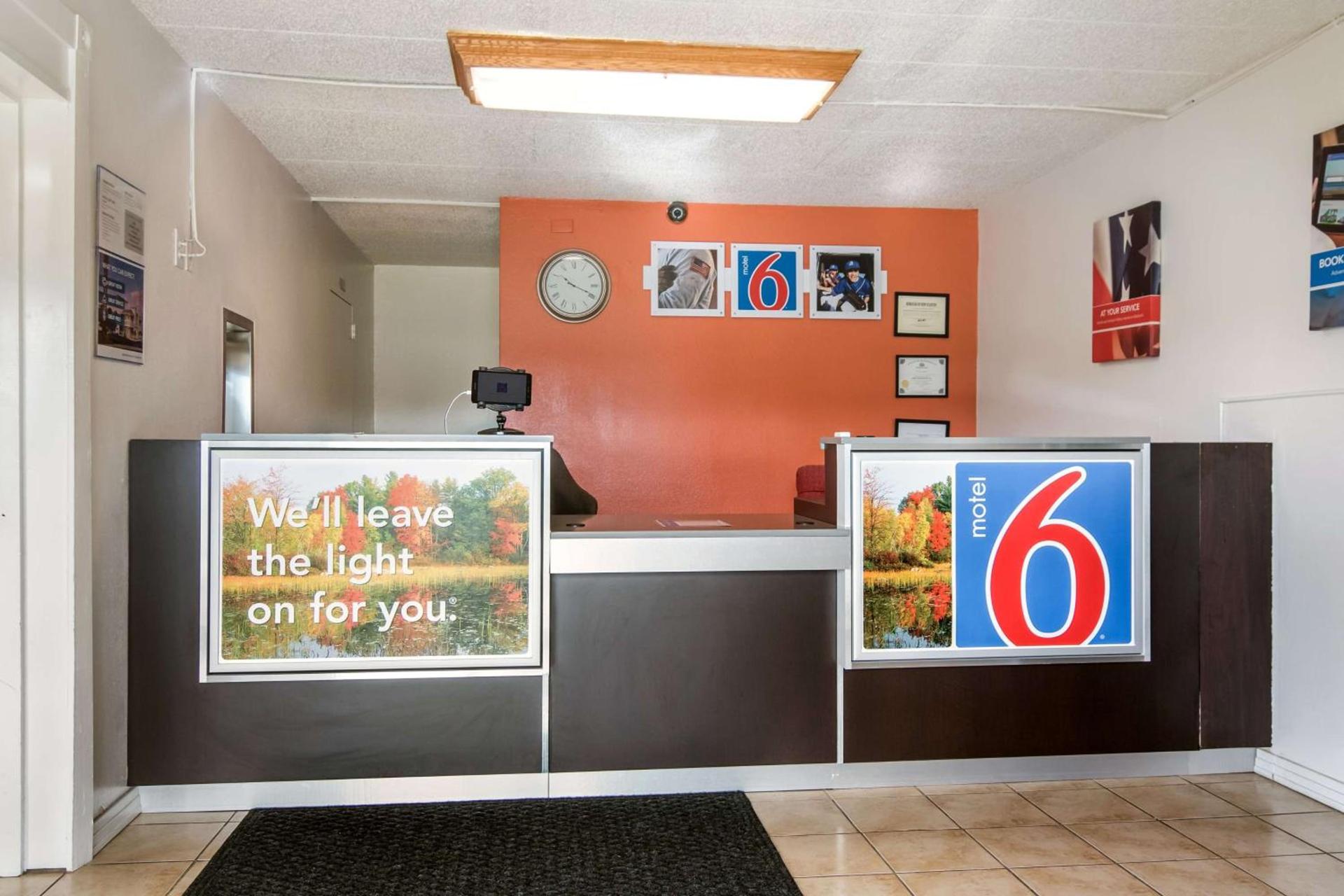 Motel 6-New Stanton, PA photo 5