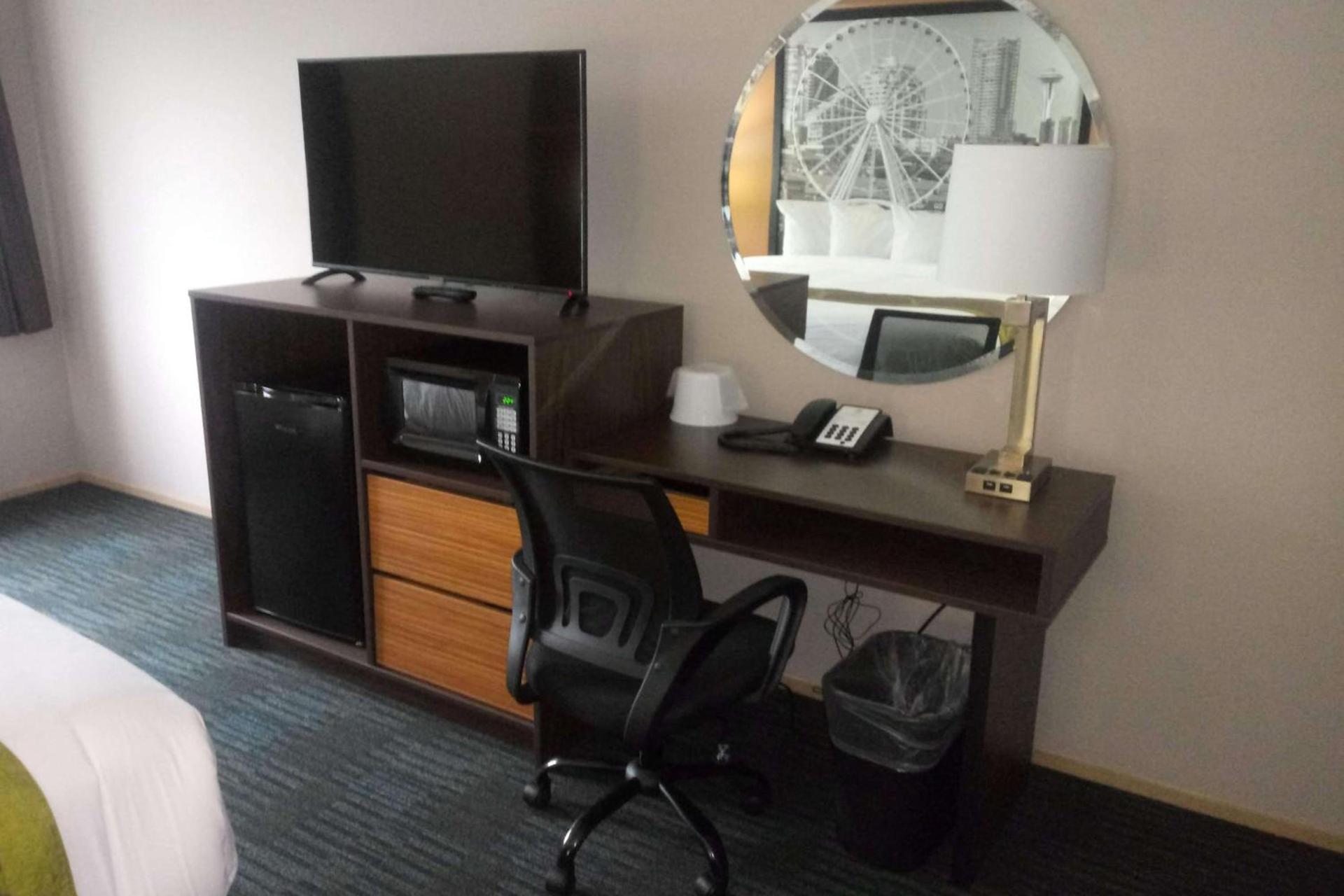 Super 8 by Wyndham Lynnwood photo 28