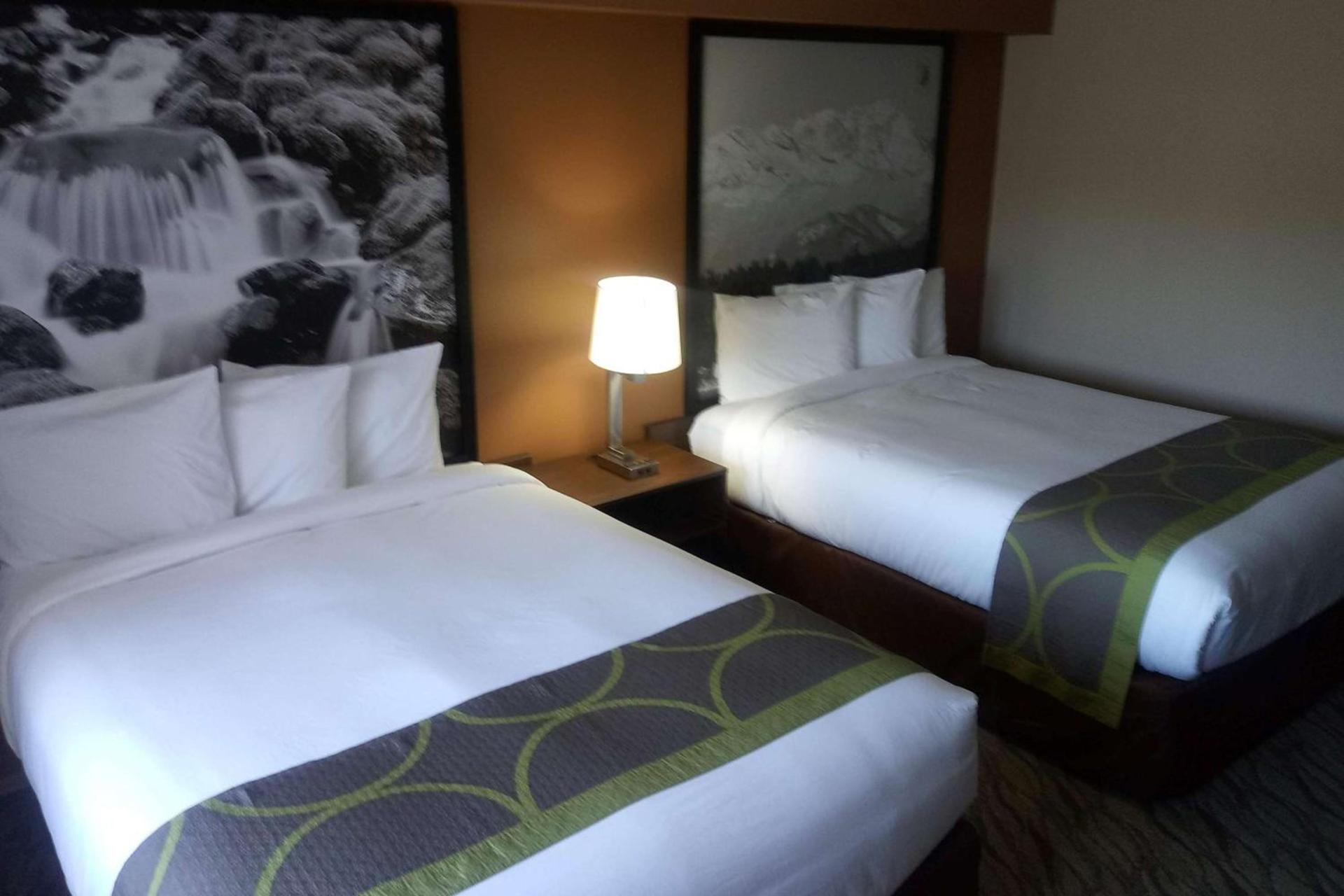 Super 8 by Wyndham Lynnwood photo 26