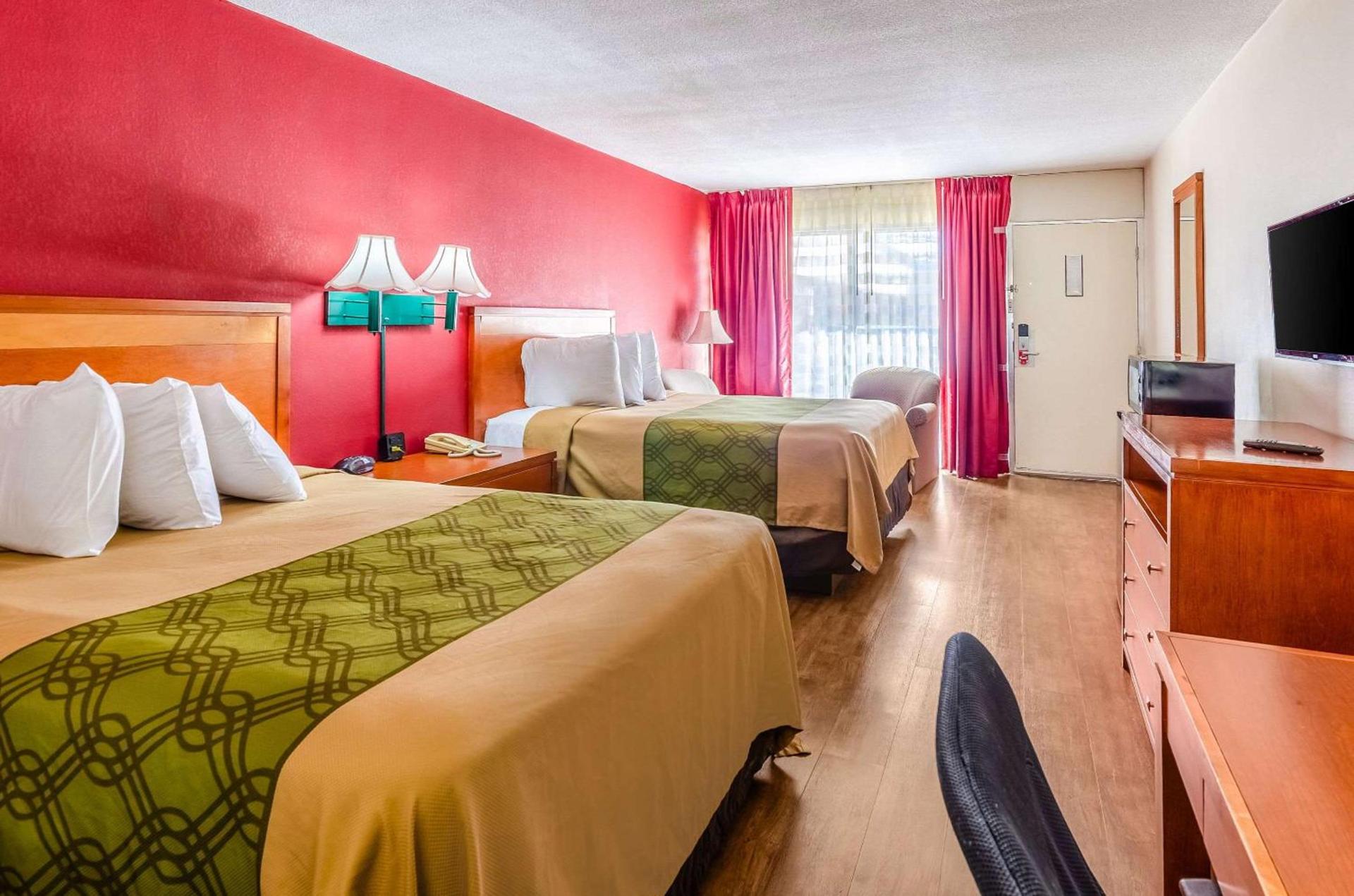 Econo Lodge Martinsville photo 9