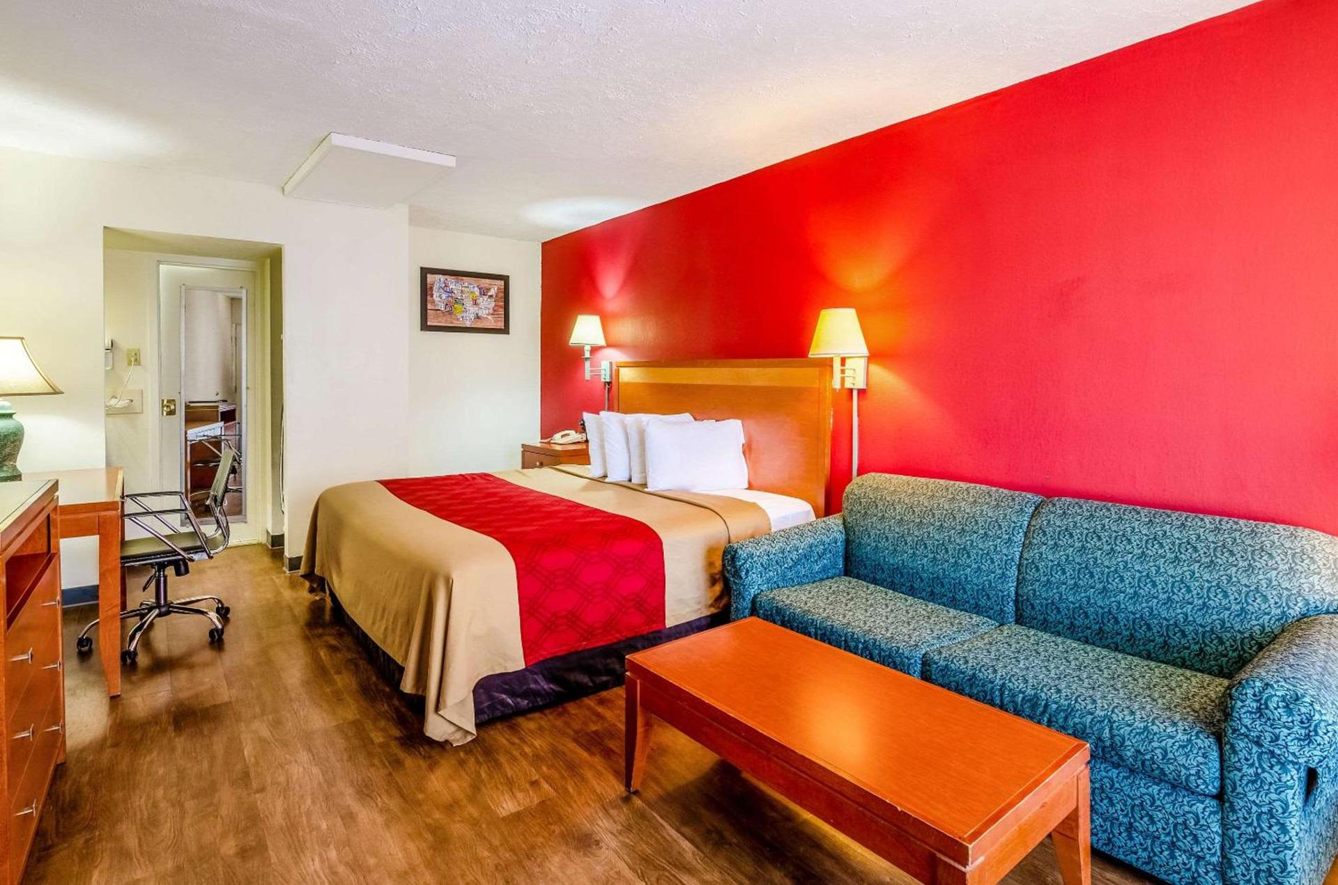 Econo Lodge Martinsville photo 11