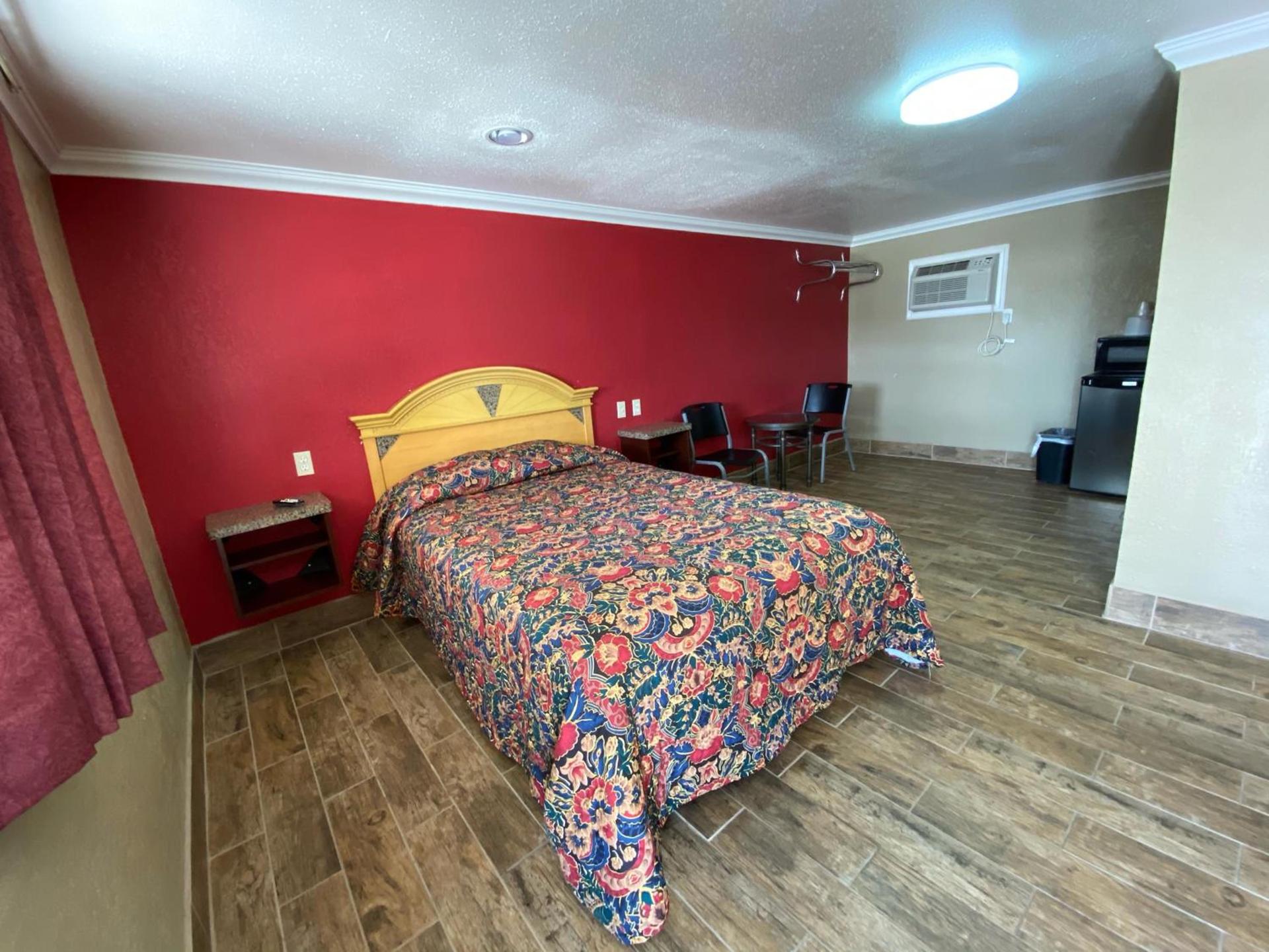 Economy Inn photo 12