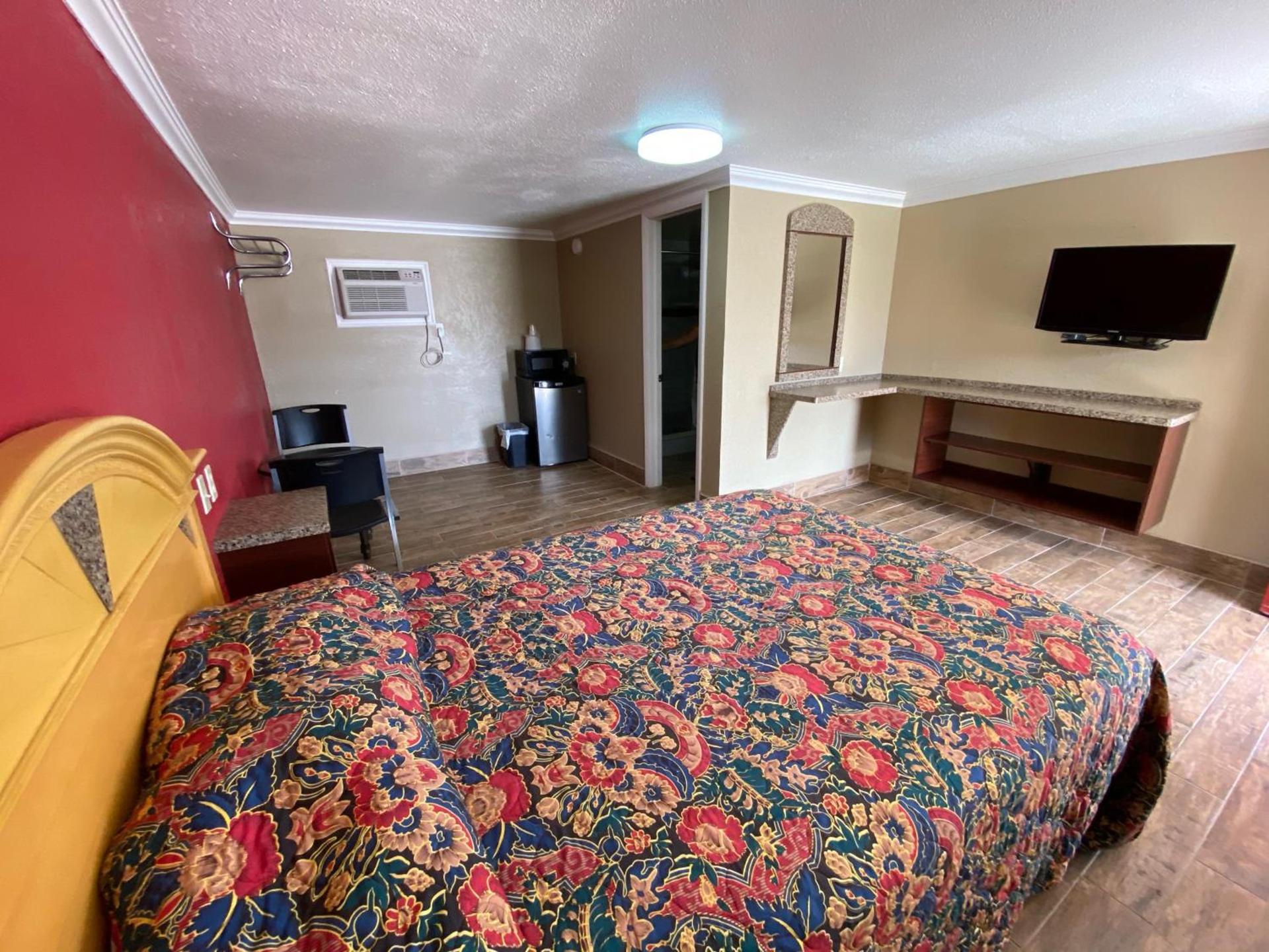 Economy Inn photo 15