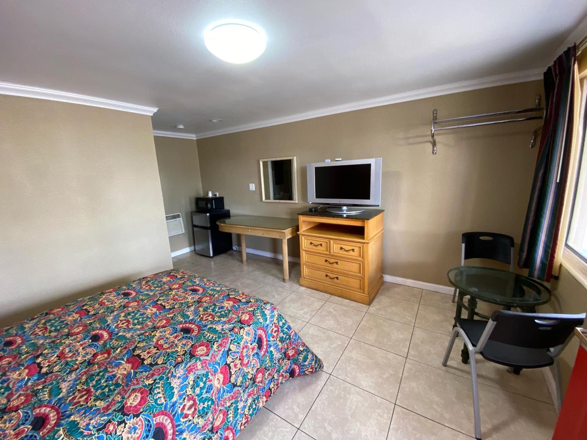 Economy Inn photo 13