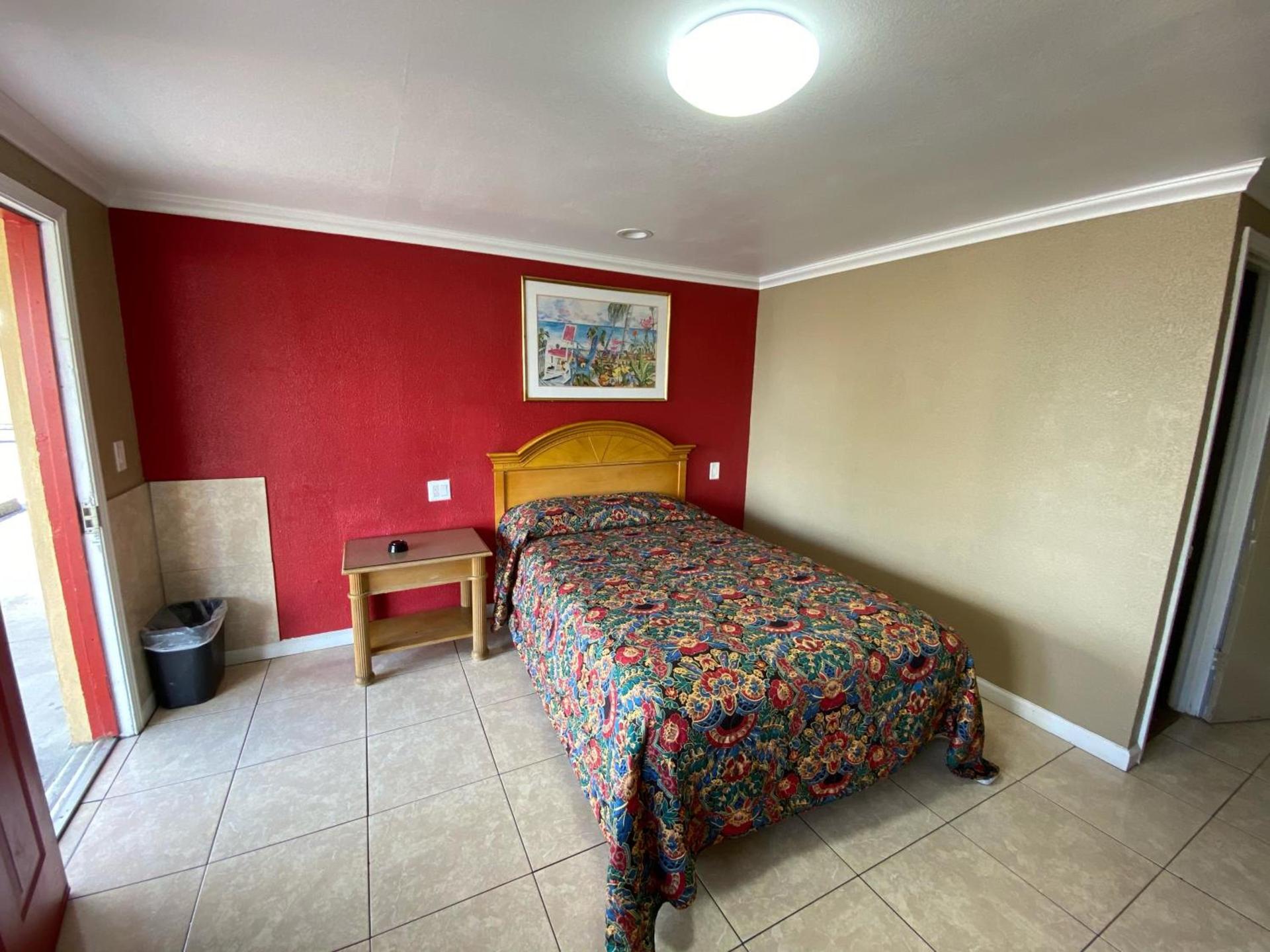 Economy Inn photo 10