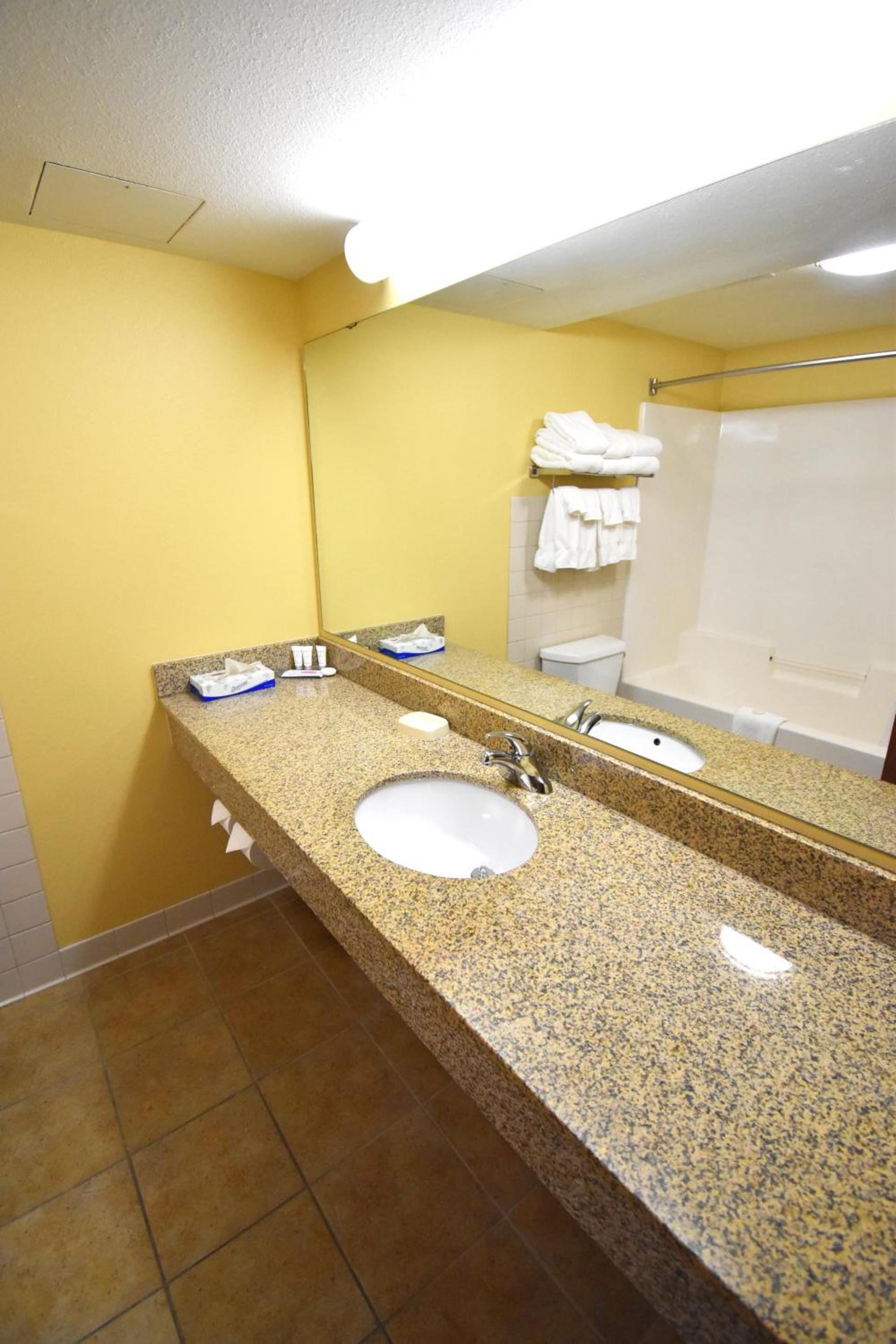 Canad Inns Destination Center Grand Forks photo 36