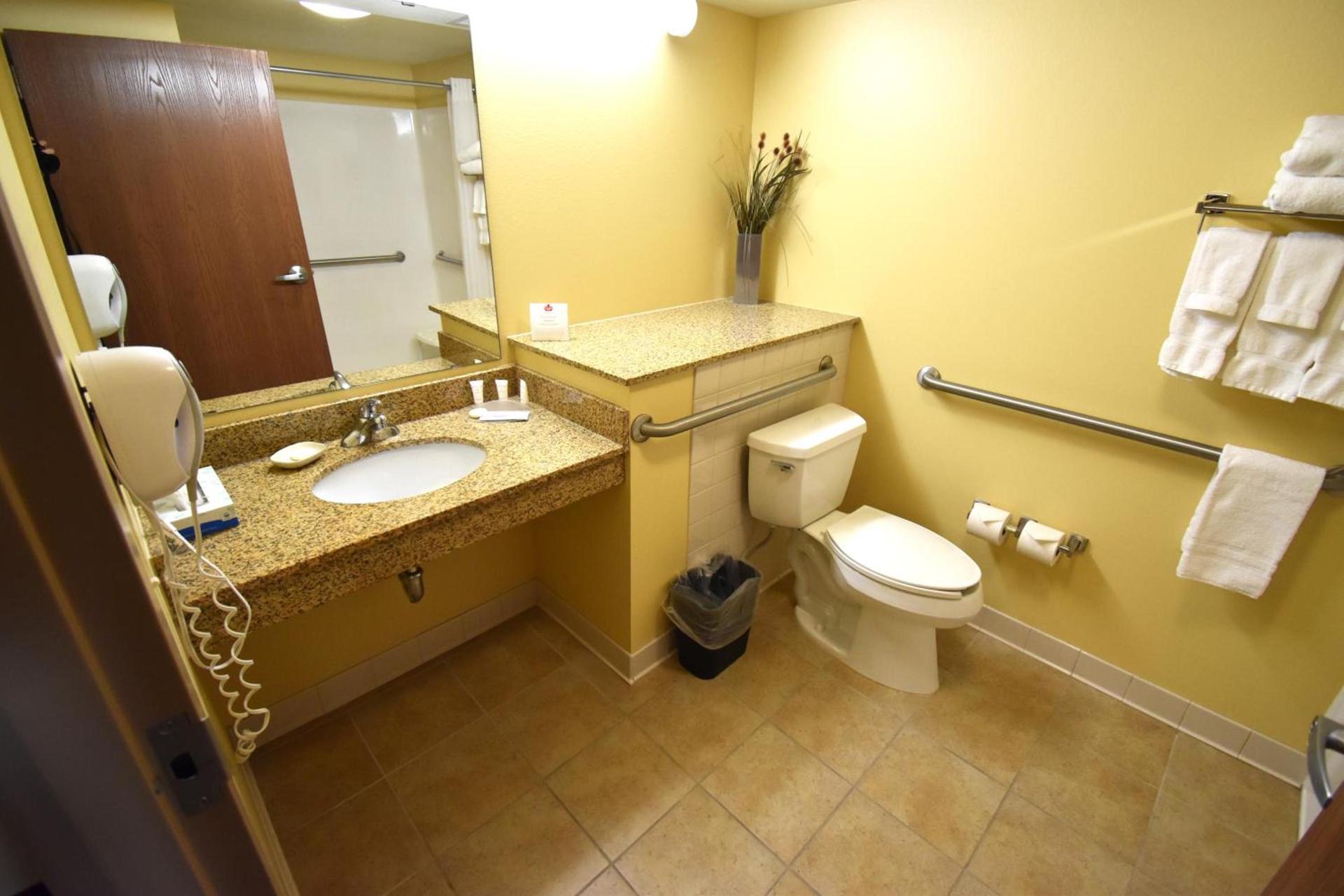 Canad Inns Destination Center Grand Forks photo 34