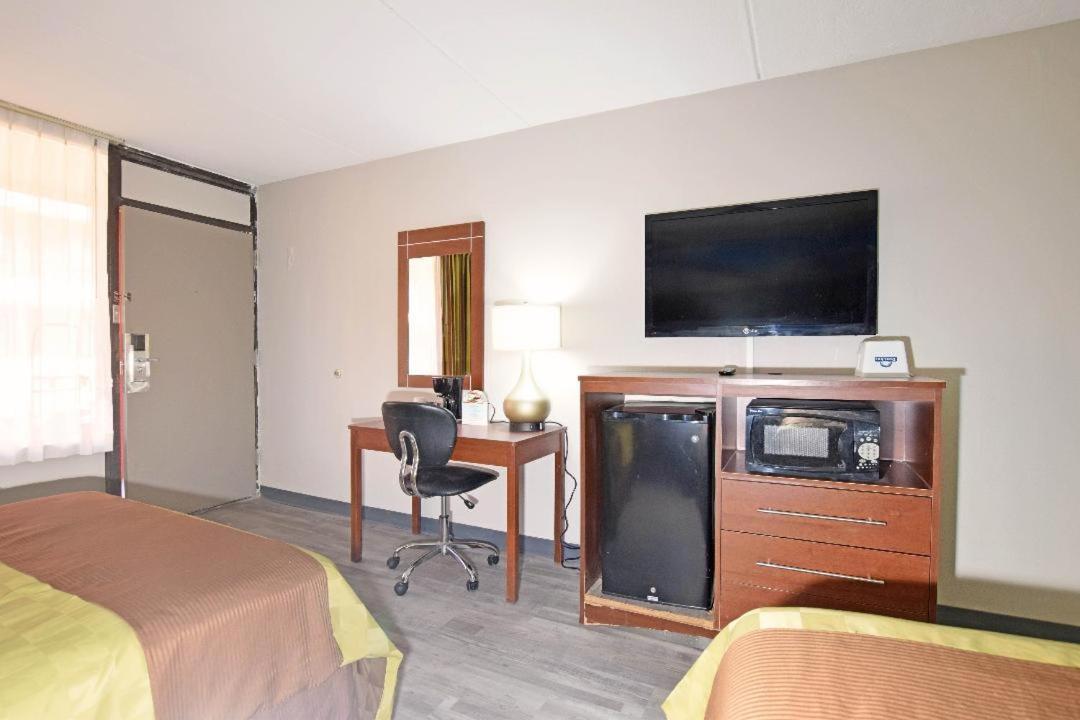 Days Inn by Wyndham Midland photo 23
