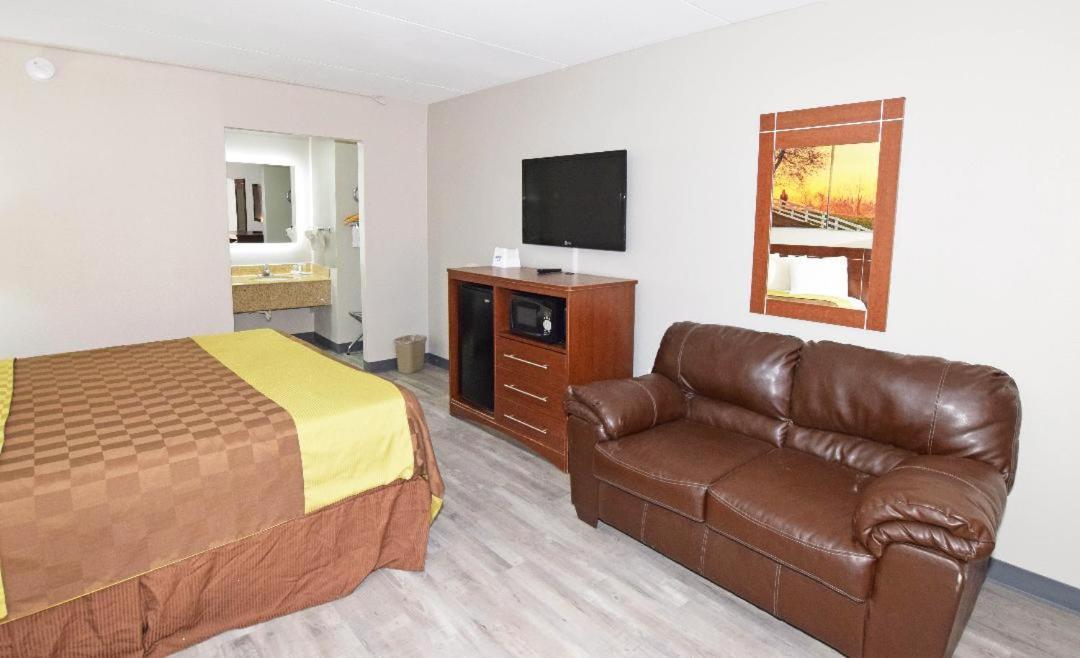 Days Inn by Wyndham Midland photo 18