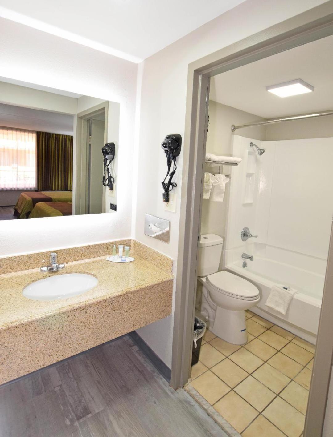 Days Inn by Wyndham Midland photo 17