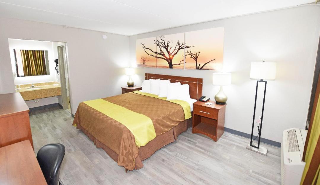 Days Inn by Wyndham Midland photo 13
