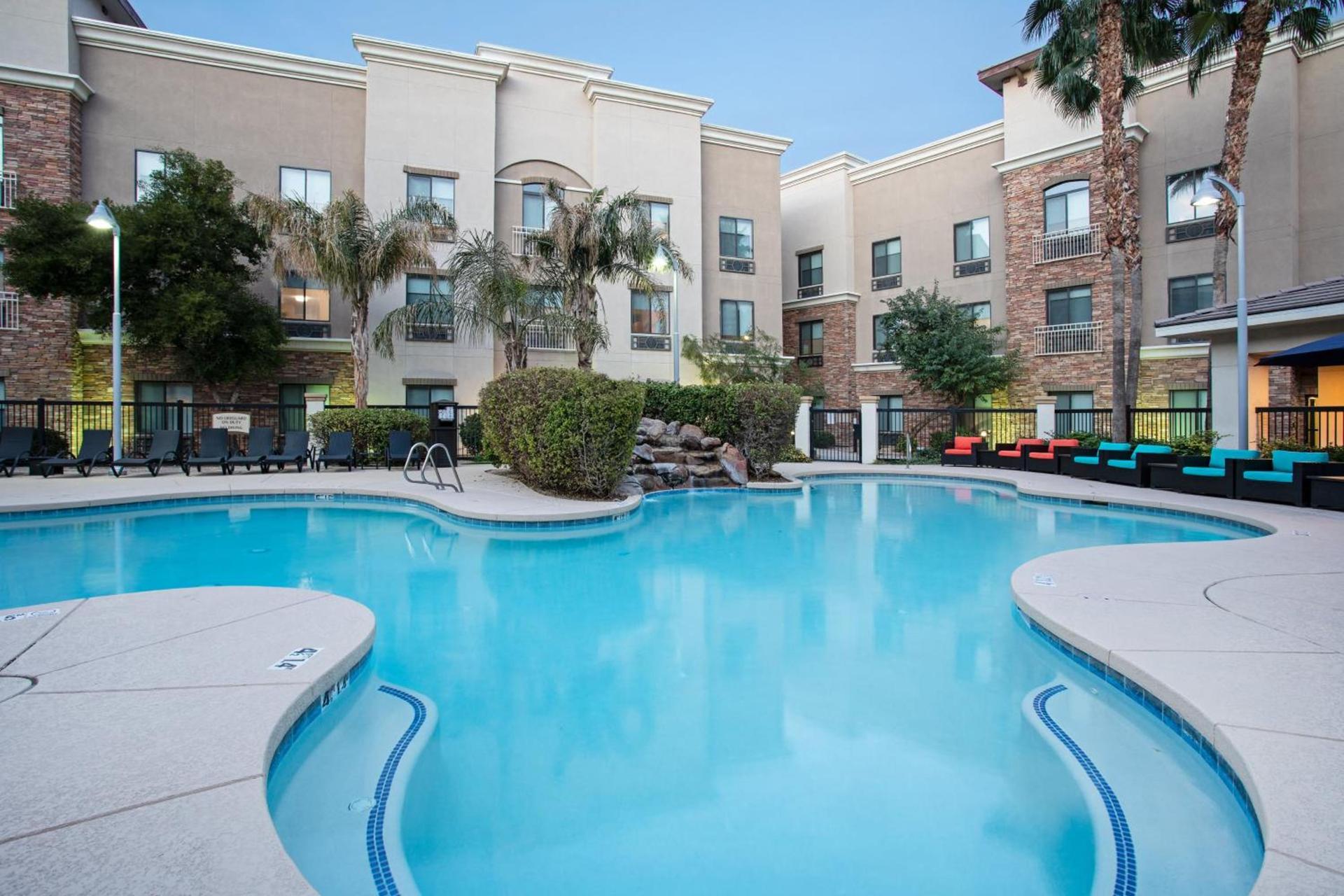 Holiday Inn Express & Suites Phoenix Glendale Dist by IHG photo 3