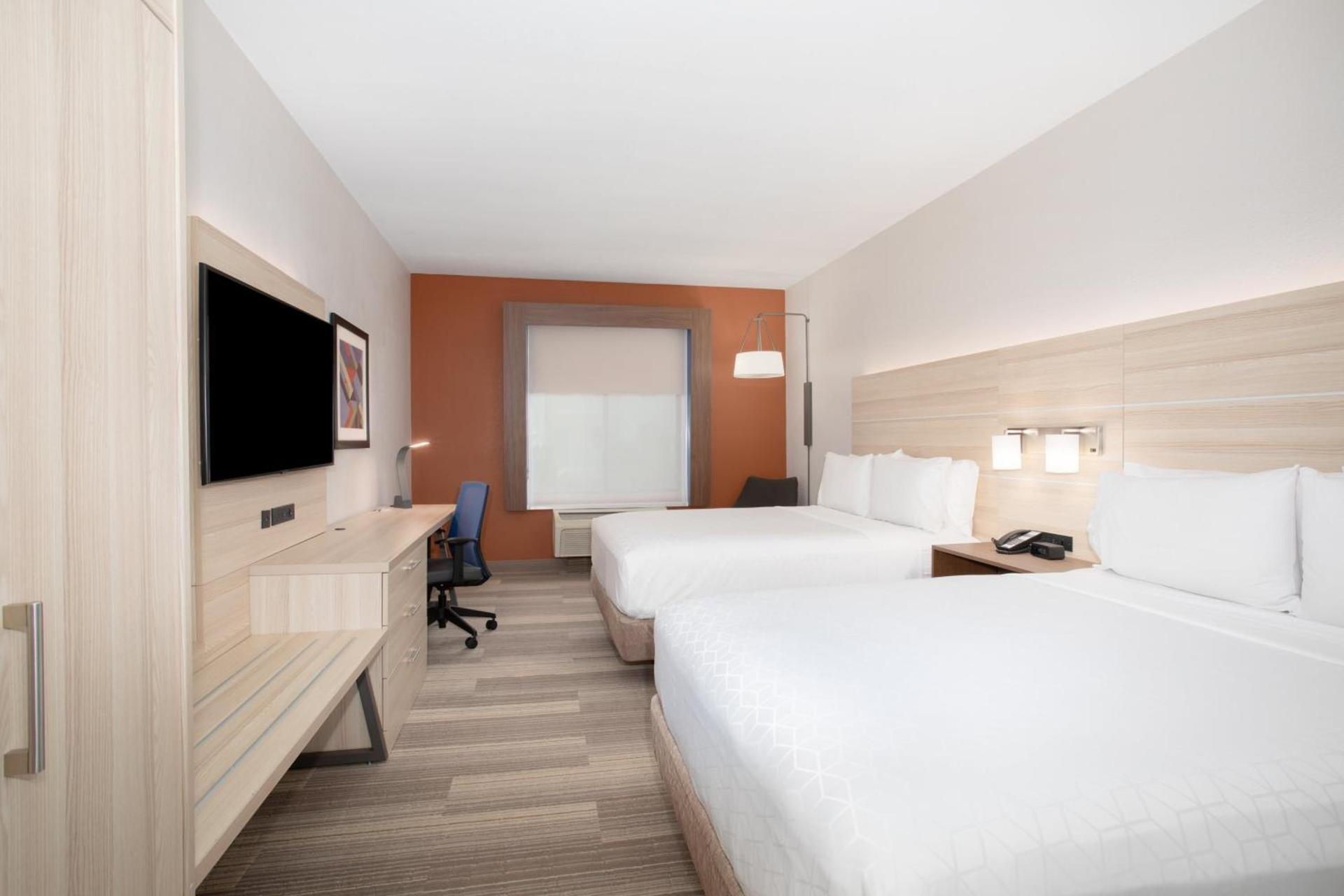 Holiday Inn Express & Suites Phoenix Glendale Dist by IHG photo 64
