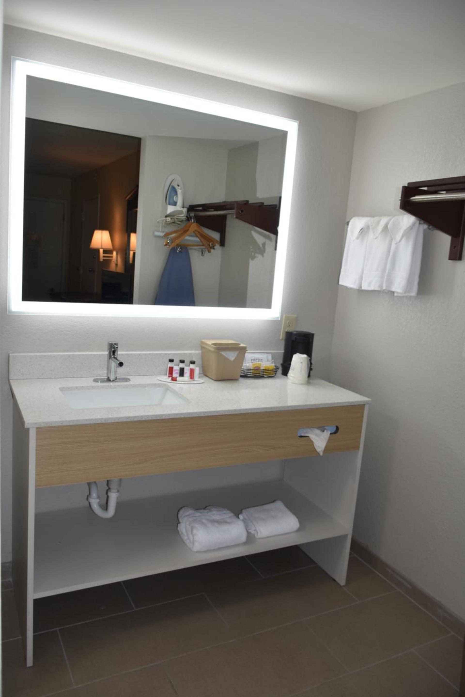 Days Inn by Wyndham Atlanta Stone Mountain photo 31