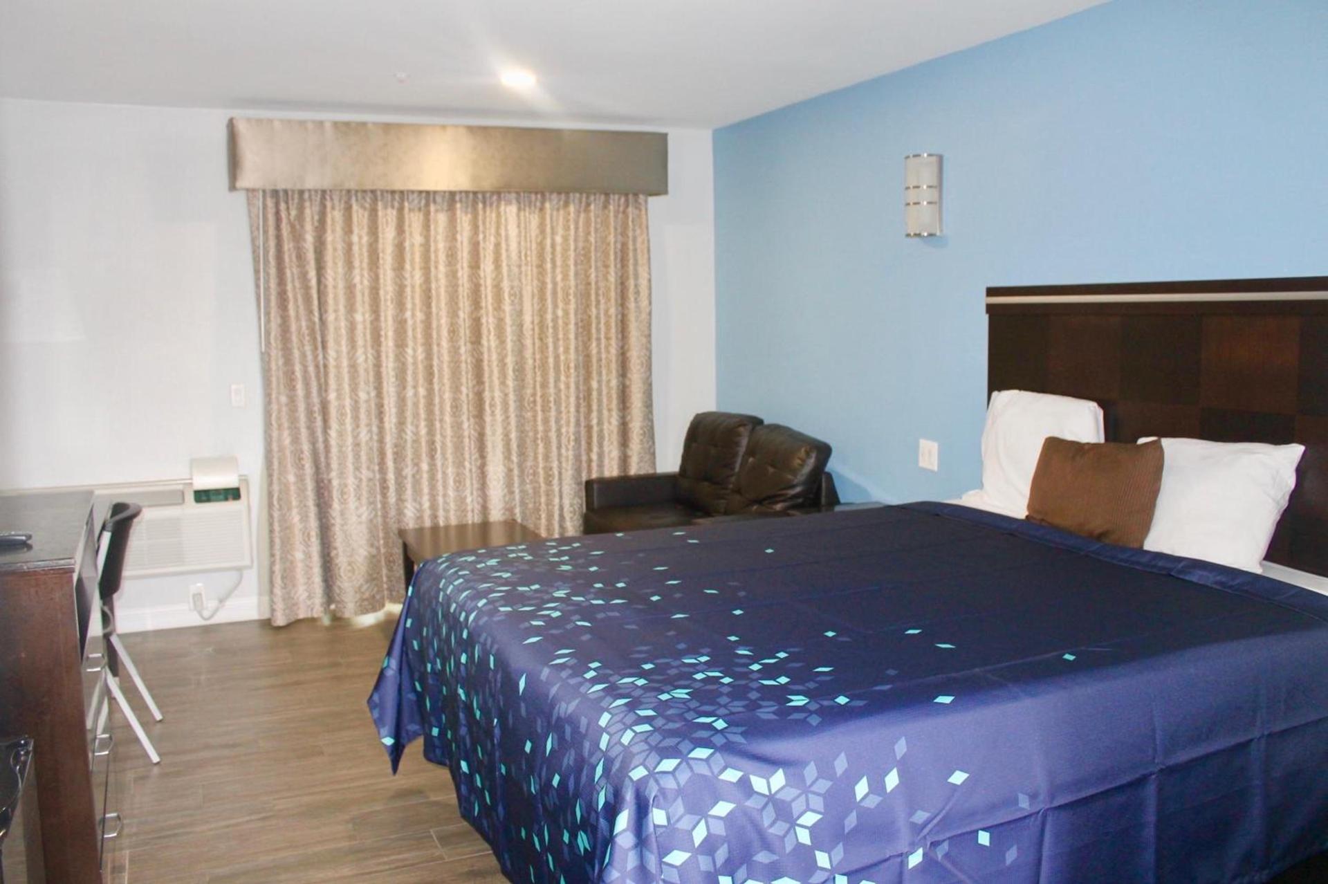 Crescent Inn photo 35